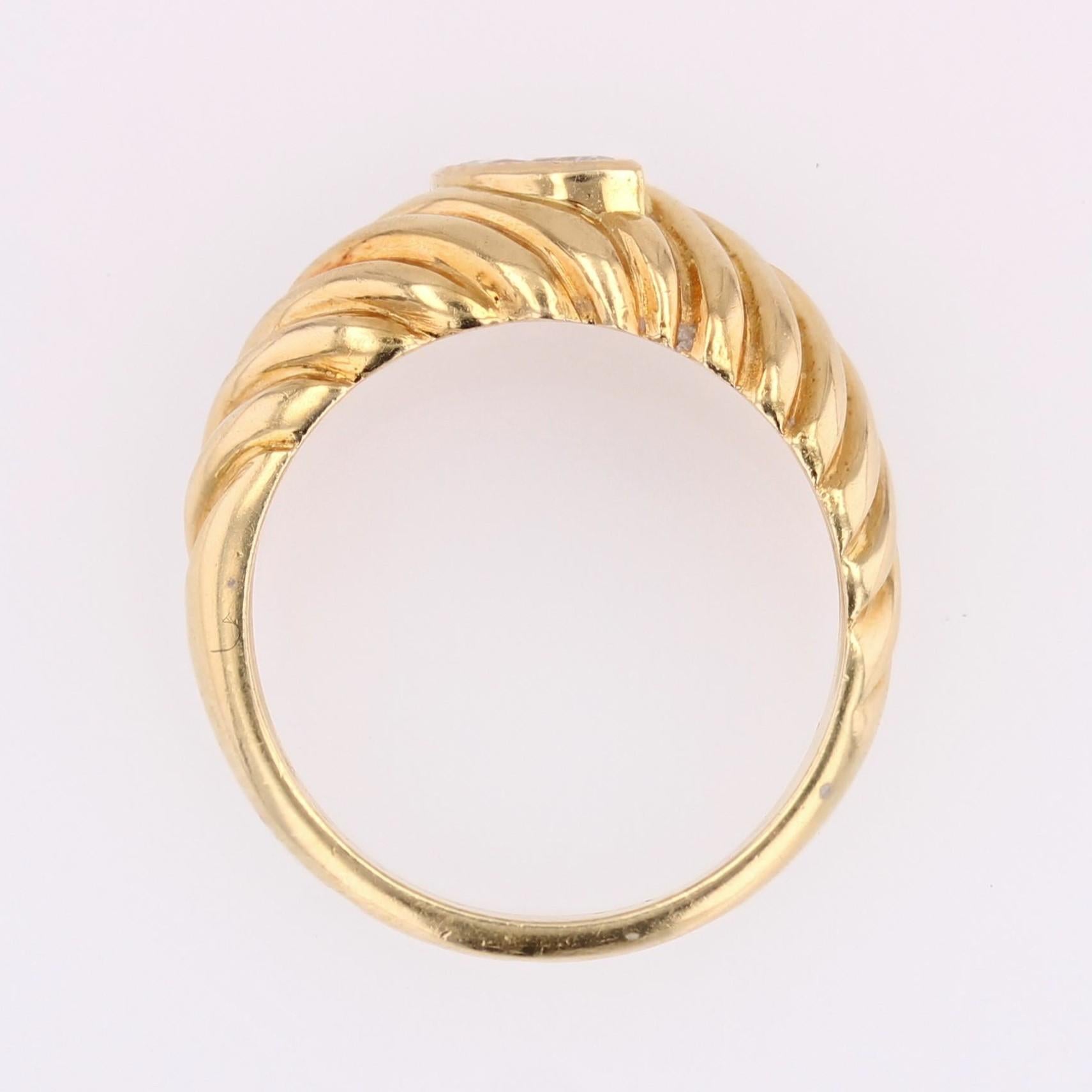 Moderner Gadrooned-Ring aus 18 Karat Gelbgold mit Diamanten im Marquiseschliff im Angebot 10