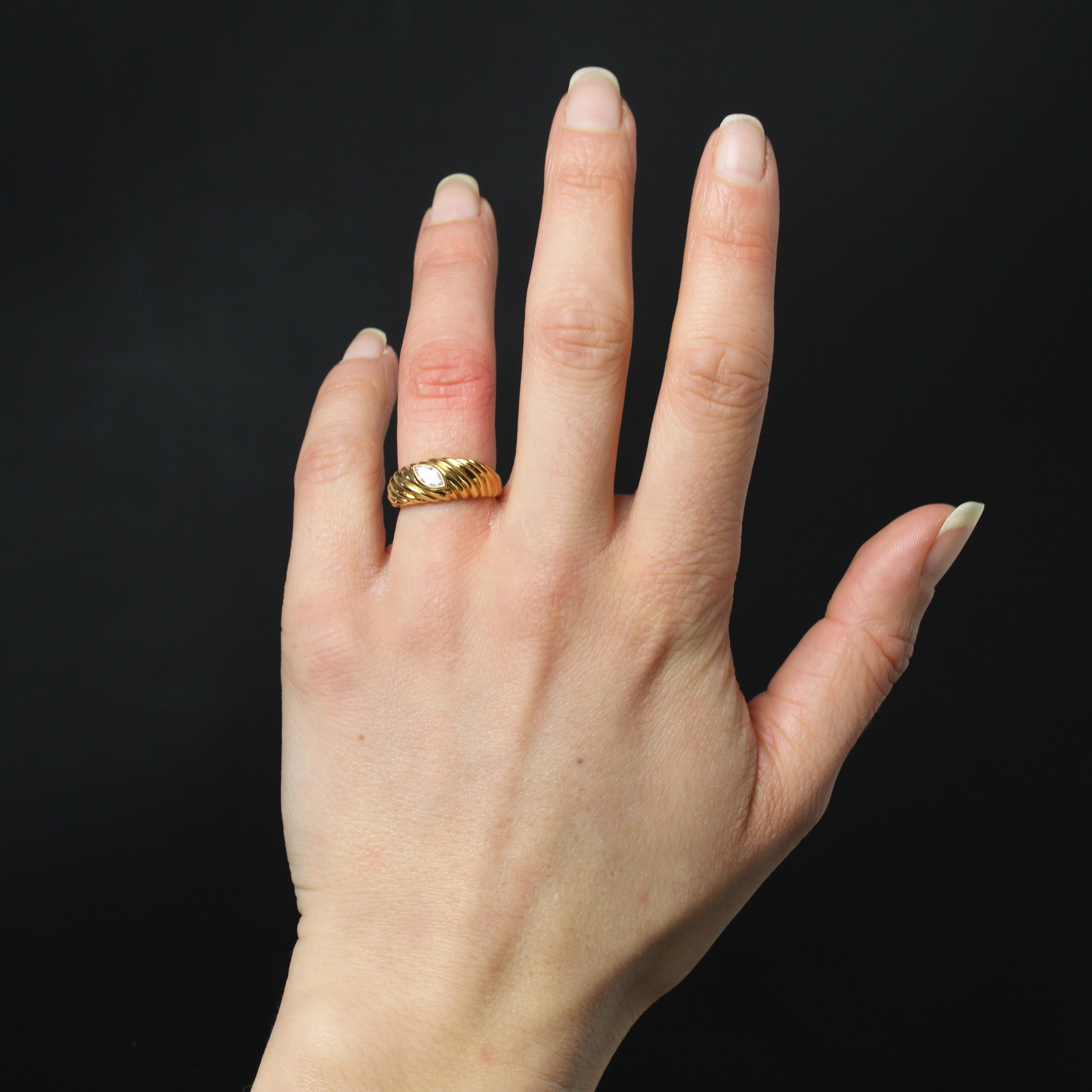 Moderner Gadrooned-Ring aus 18 Karat Gelbgold mit Diamanten im Marquiseschliff Damen im Angebot