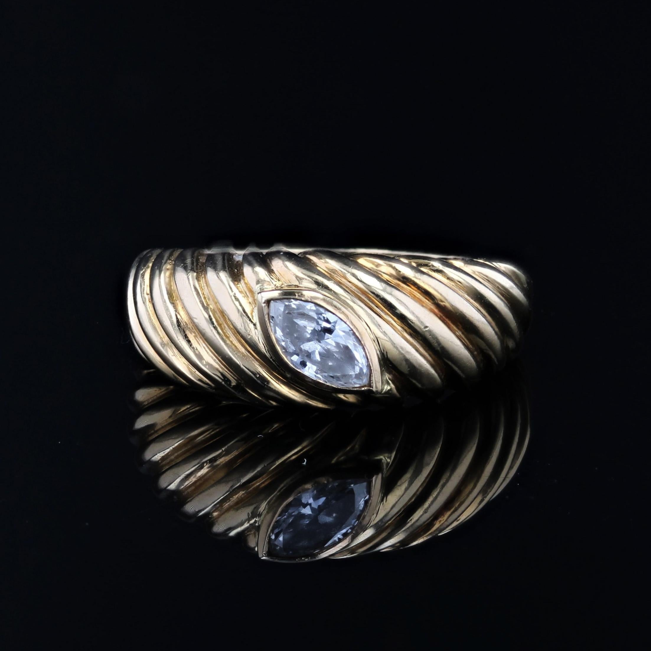 Moderner Gadrooned-Ring aus 18 Karat Gelbgold mit Diamanten im Marquiseschliff im Angebot 1