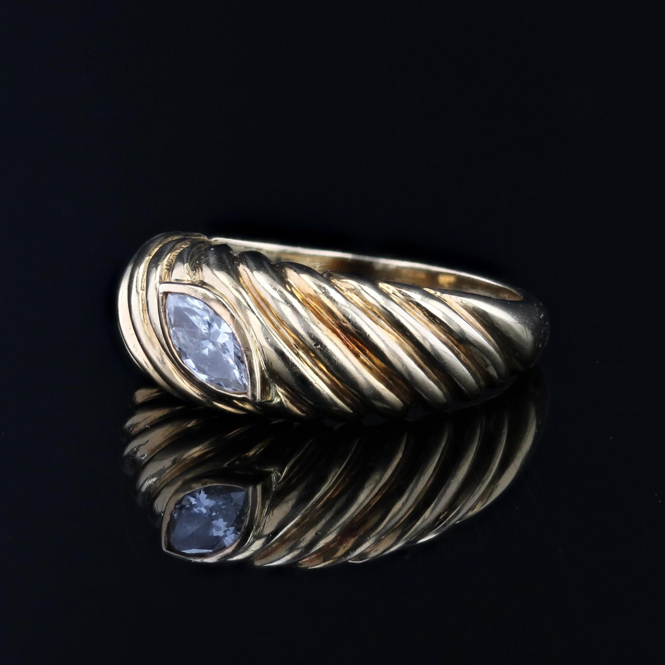 Moderner Gadrooned-Ring aus 18 Karat Gelbgold mit Diamanten im Marquiseschliff im Angebot 3