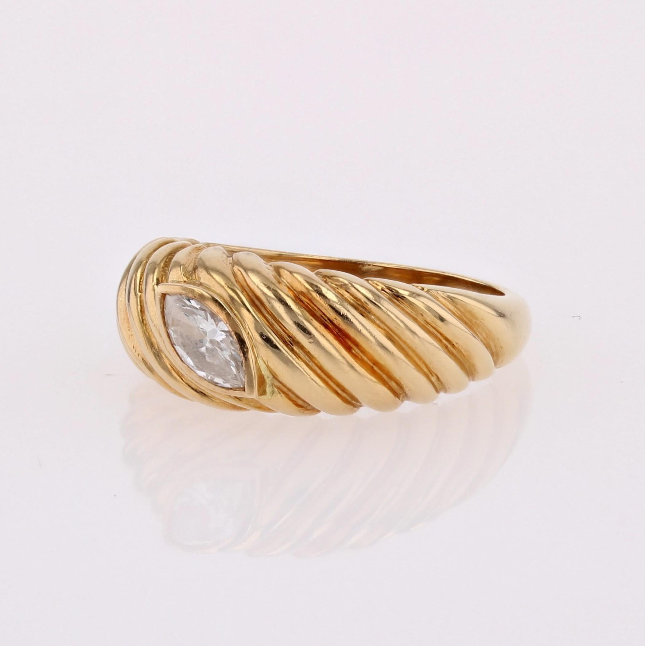 Moderner Gadrooned-Ring aus 18 Karat Gelbgold mit Diamanten im Marquiseschliff im Angebot 4