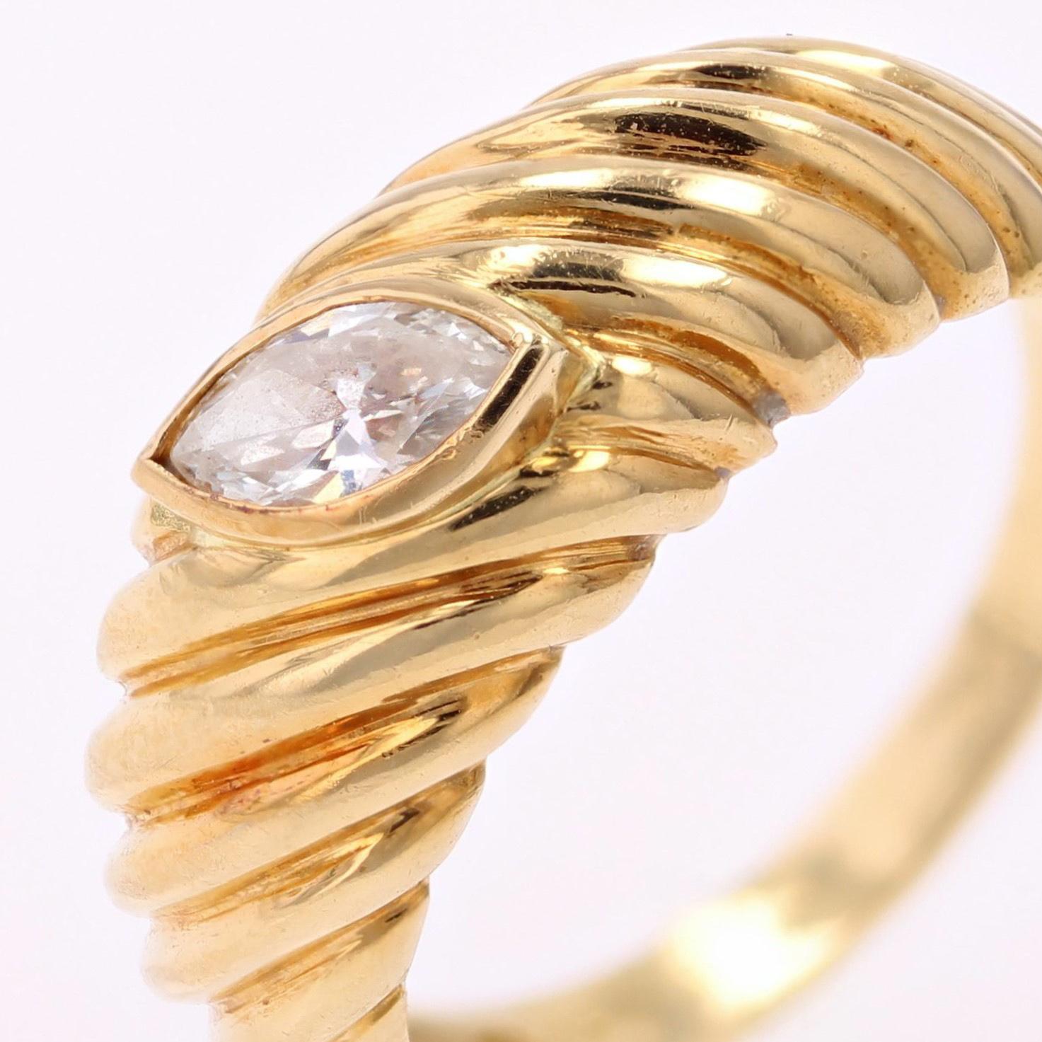 Moderner Gadrooned-Ring aus 18 Karat Gelbgold mit Diamanten im Marquiseschliff im Angebot 5