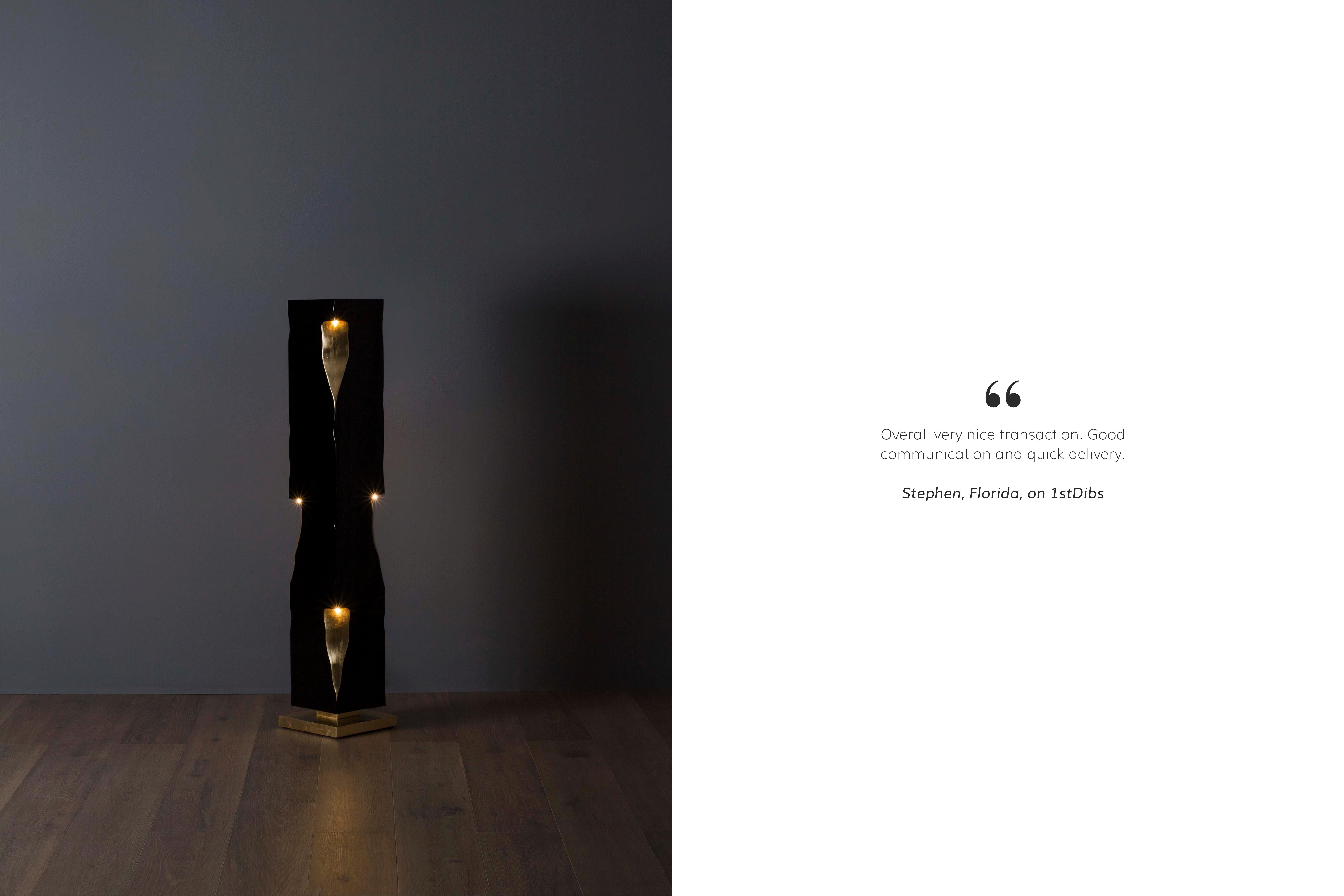Escultura Pedestal Martin Moderna Hoja de Oro Negro Hecha a Mano Portugal Greenapple Portugués en venta