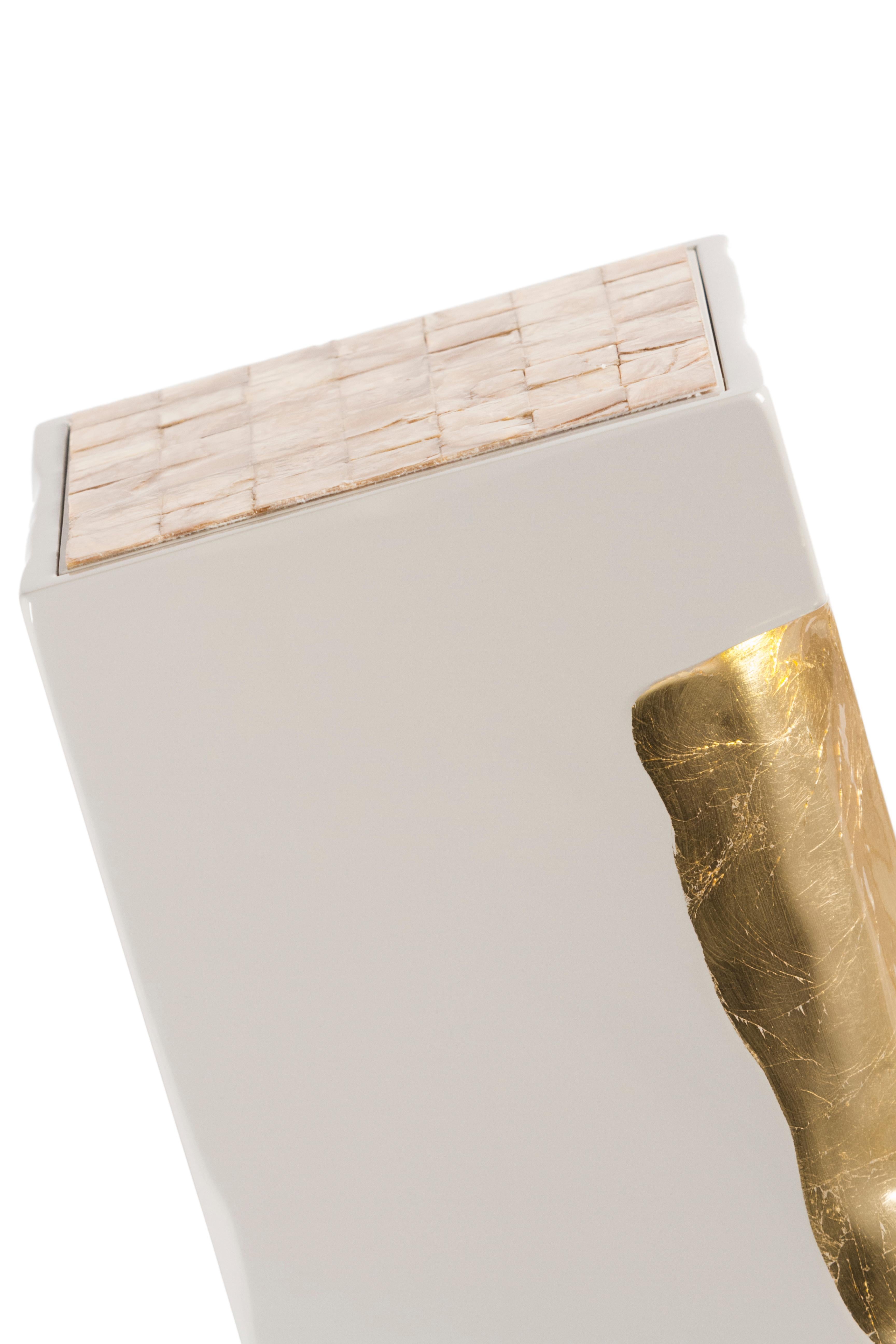 Pedestal Martin, Colección Modern, Hecho a mano en Portugal - Europa por GF Modern.

Martin es la obra de arte de pie perfecta para realzar cualquier interior. Un diseño único con detalles en contraste, Martin se sostiene por sí solo.

La textura