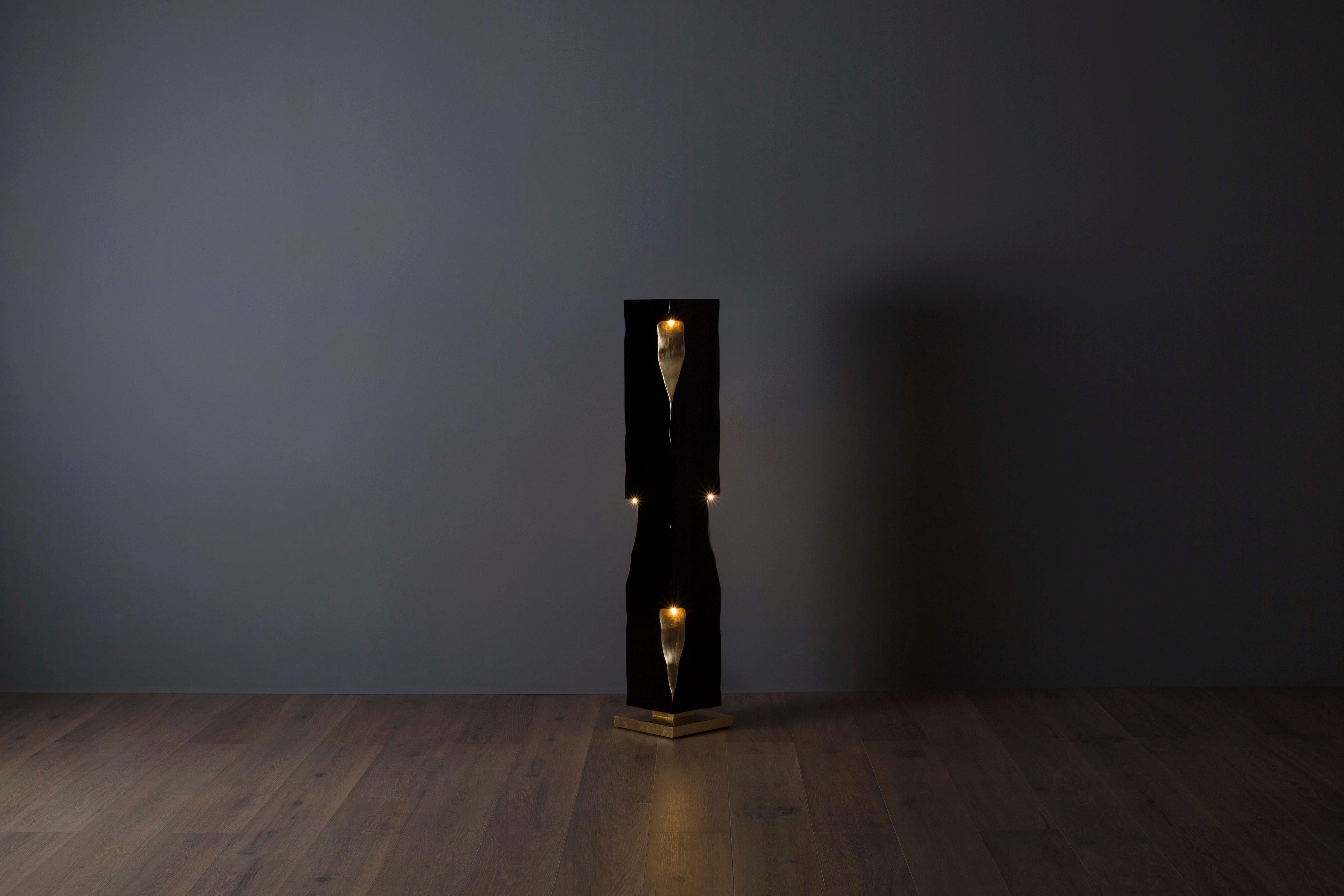 Escultura Pedestal Martin Moderna Hoja de Oro Blanco Hecha a Mano Portugal Greenapple Hecho a mano en venta