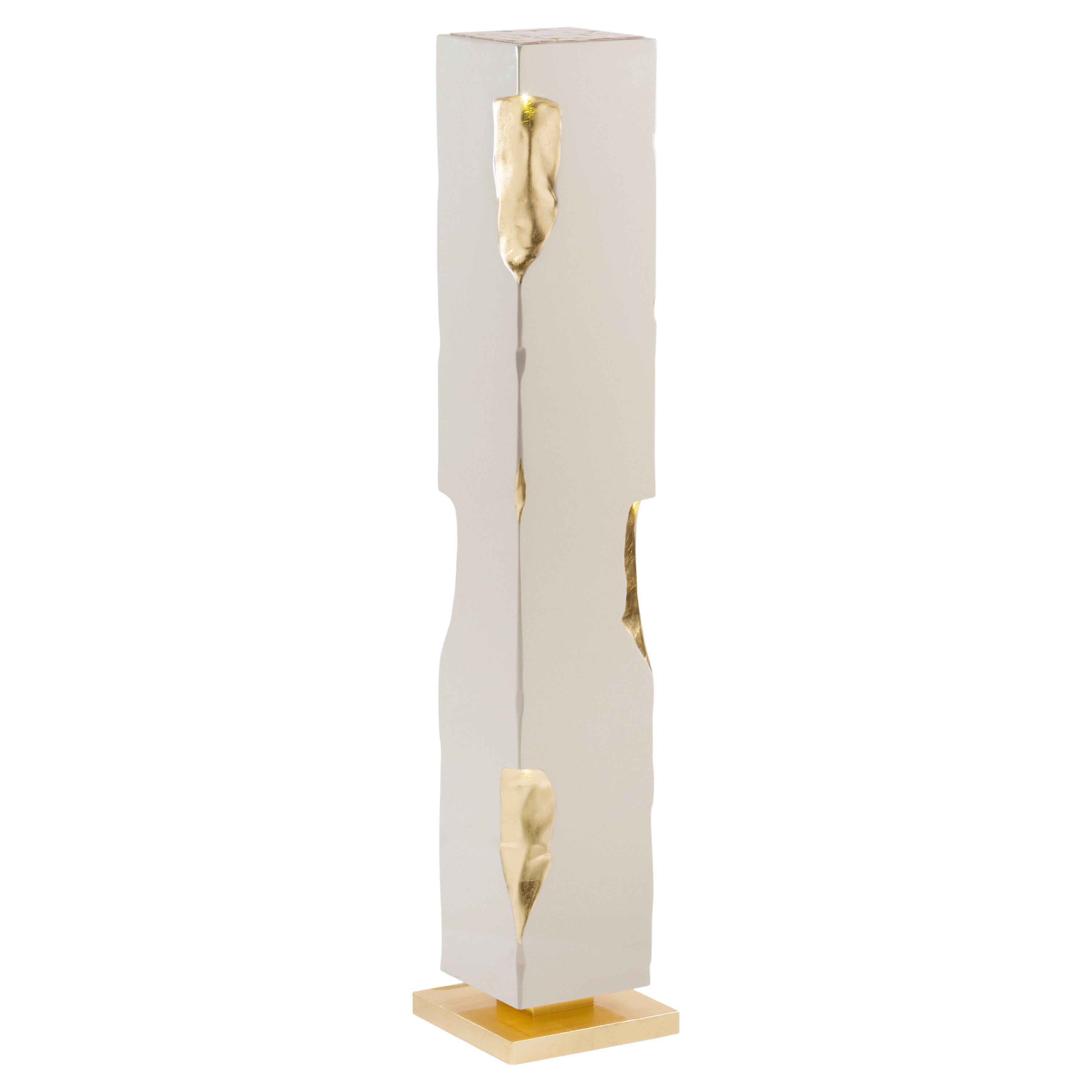 Modern Martin Pedestal Skulptur Weißes Blattgold Handmade Portugal Greenapple