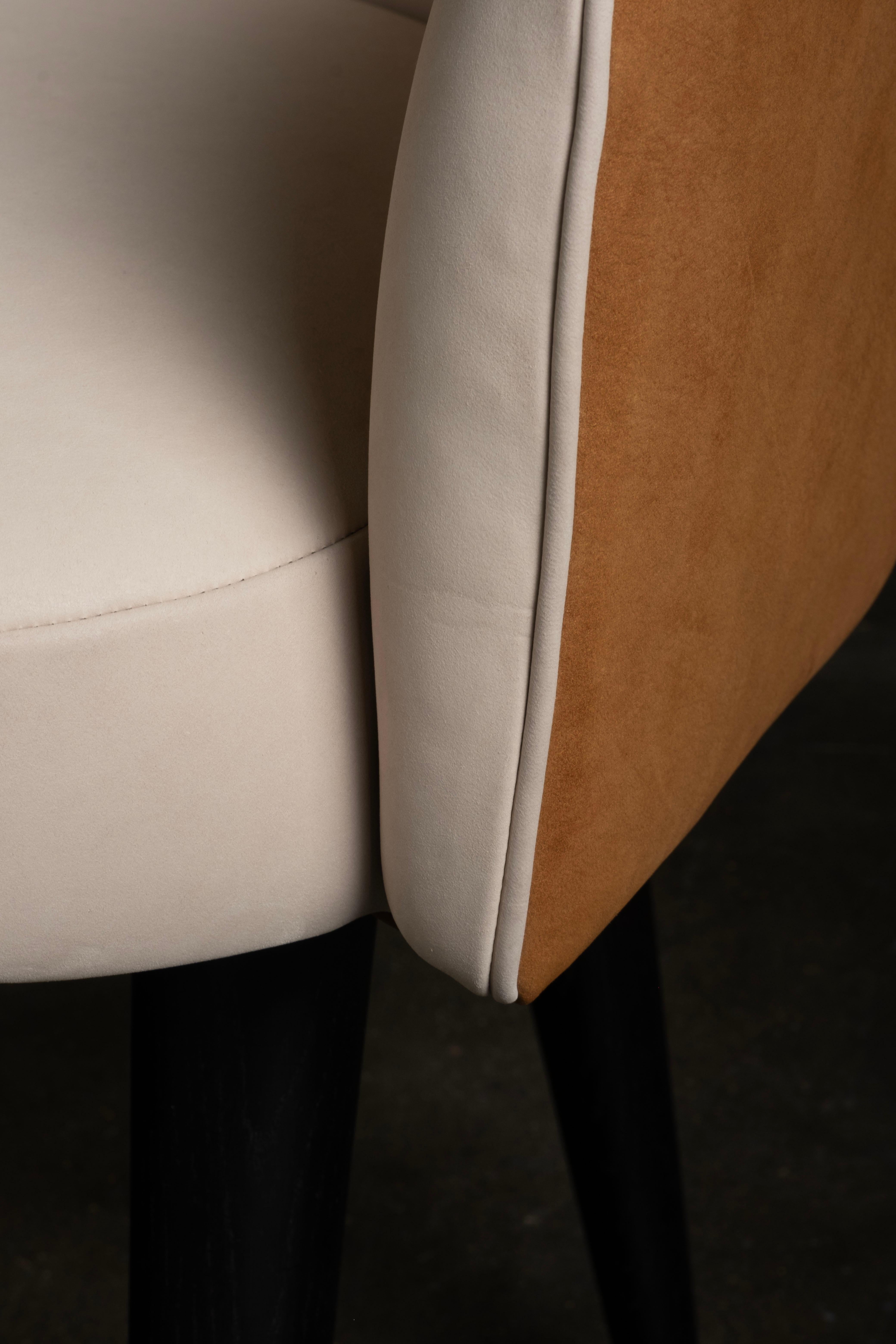 XXIe siècle et contemporain Chaises de salle à manger Mary, cuir de velours beige, fabriquées à la main au Portugal par Greenapple en vente