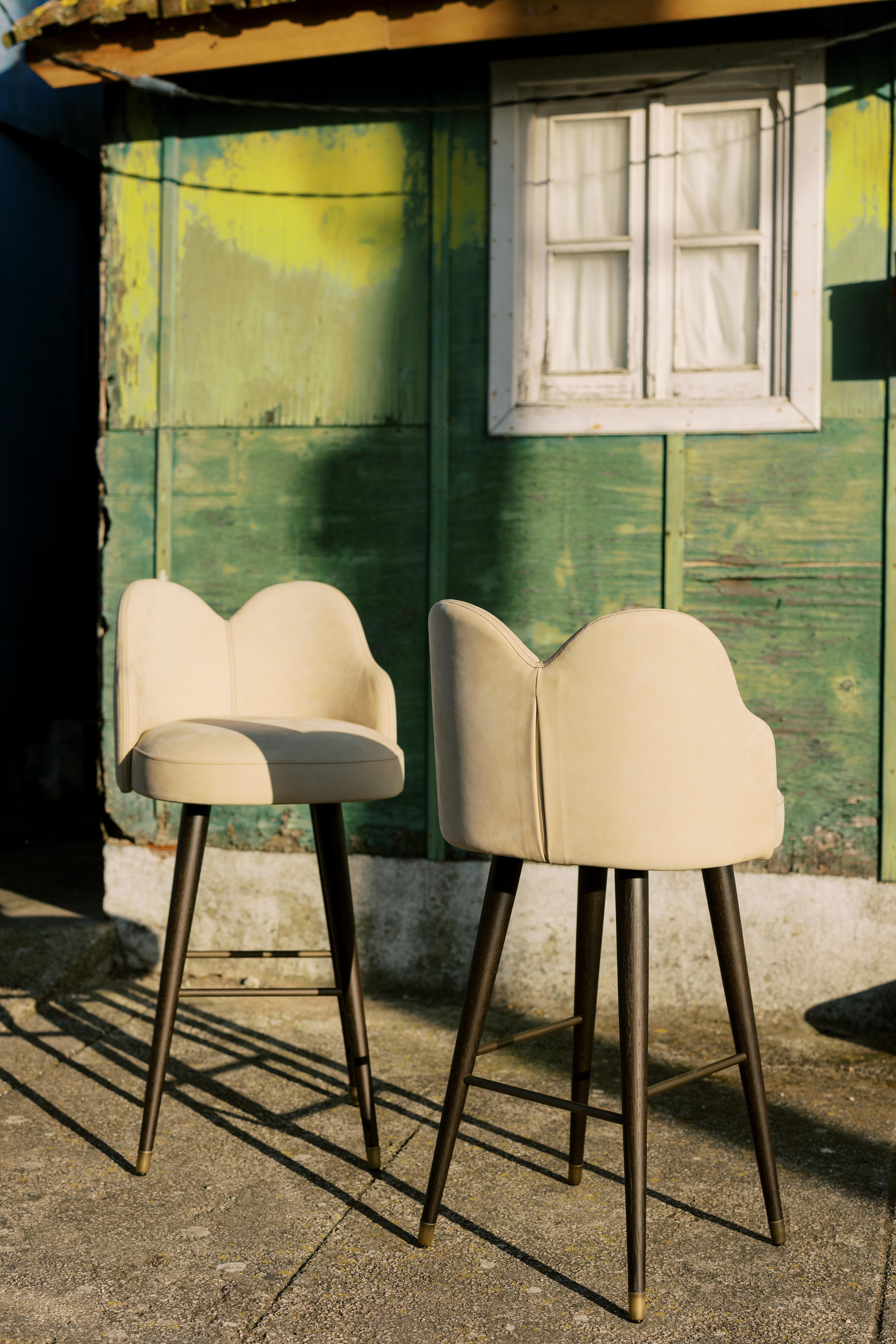 Mid-Century Modern Mary Drehbarhocker aus der Mitte des Jahrhunderts, Leder und Messing, handgefertigt von Greenapple (Handgefertigt) im Angebot