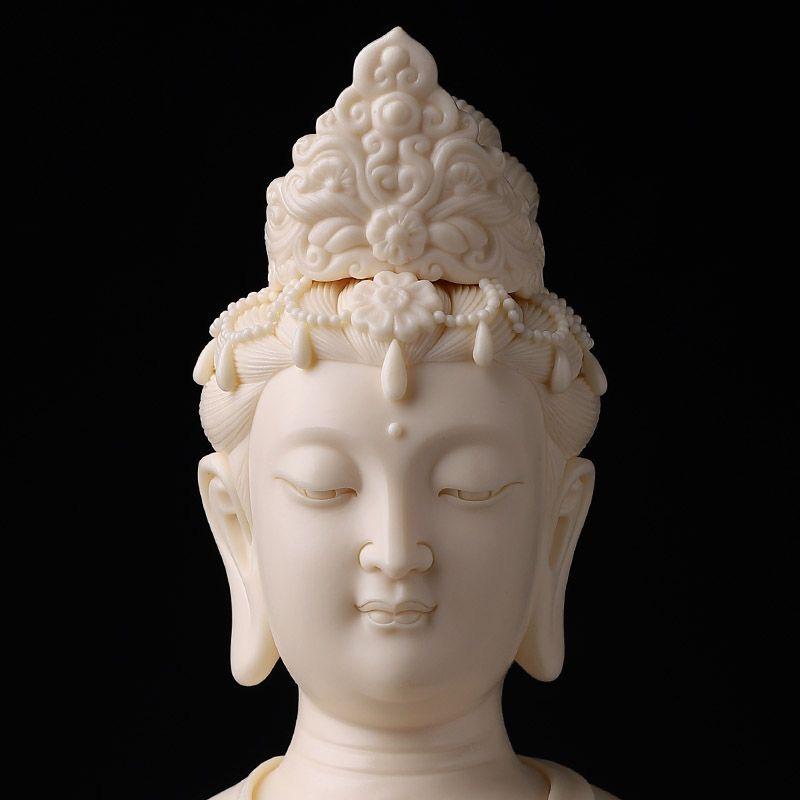 Modern Master Work Chinese Porcelain Standing Guan Yin Buddha Statue - Incarnation de la compassion, de la grâce et de la protection divine

Élevez votre espace spirituel avec cette Statue Guan Yin en porcelaine chinoise Modern Master Work,