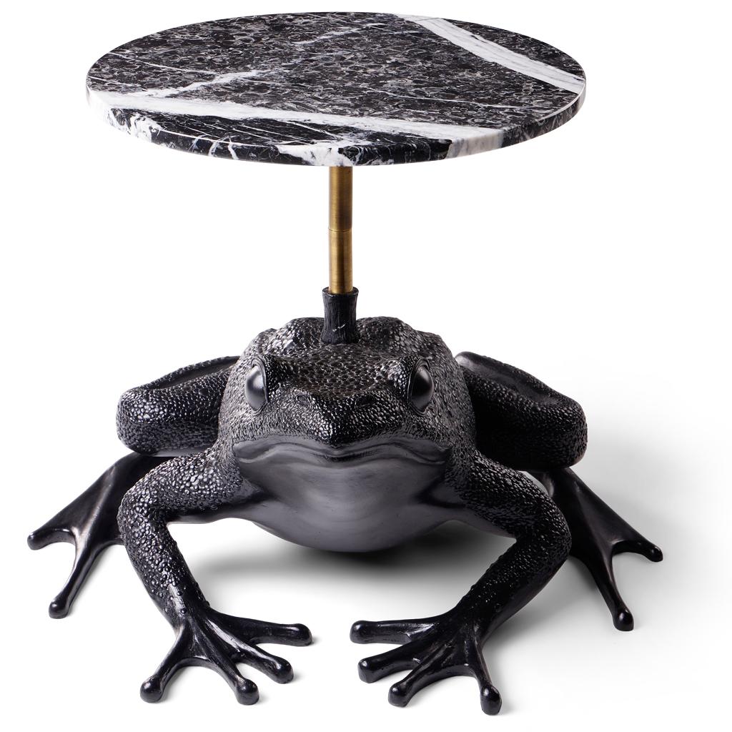 Sud-africain Table d'appoint moderne Matilda, acier bronzé et marbre Nero Marquina Egg Designs en vente