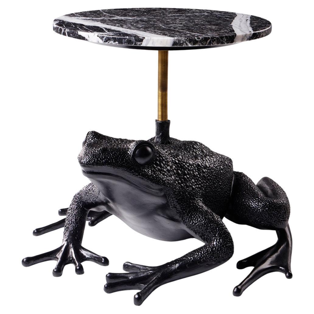Modern Matilda, Bronzestahl & Nero Marquina Marmor Frosch Beistelltisch Egg Designs
