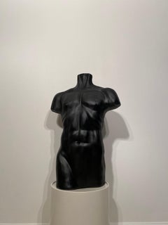 Torse moderne en céramique noire mate