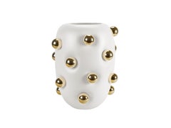 Mattweiße Keramikvase mit goldenen Kugeln, Contemporary Design, Made in Italy