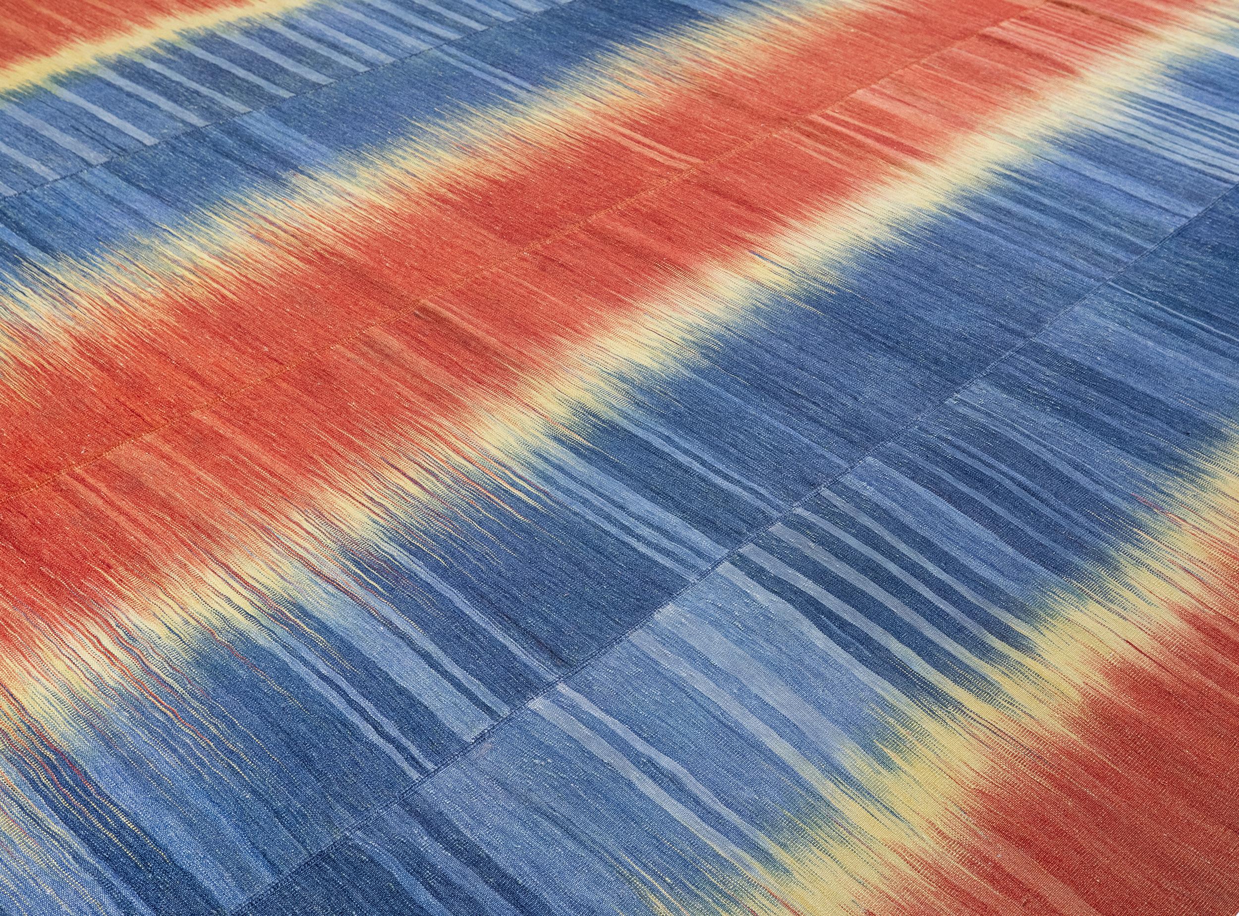 Alfombra Persa Mazandaran de Tejido Plano en Degradado Rojo, Azul Indigo y Dorado Tejido a mano en venta