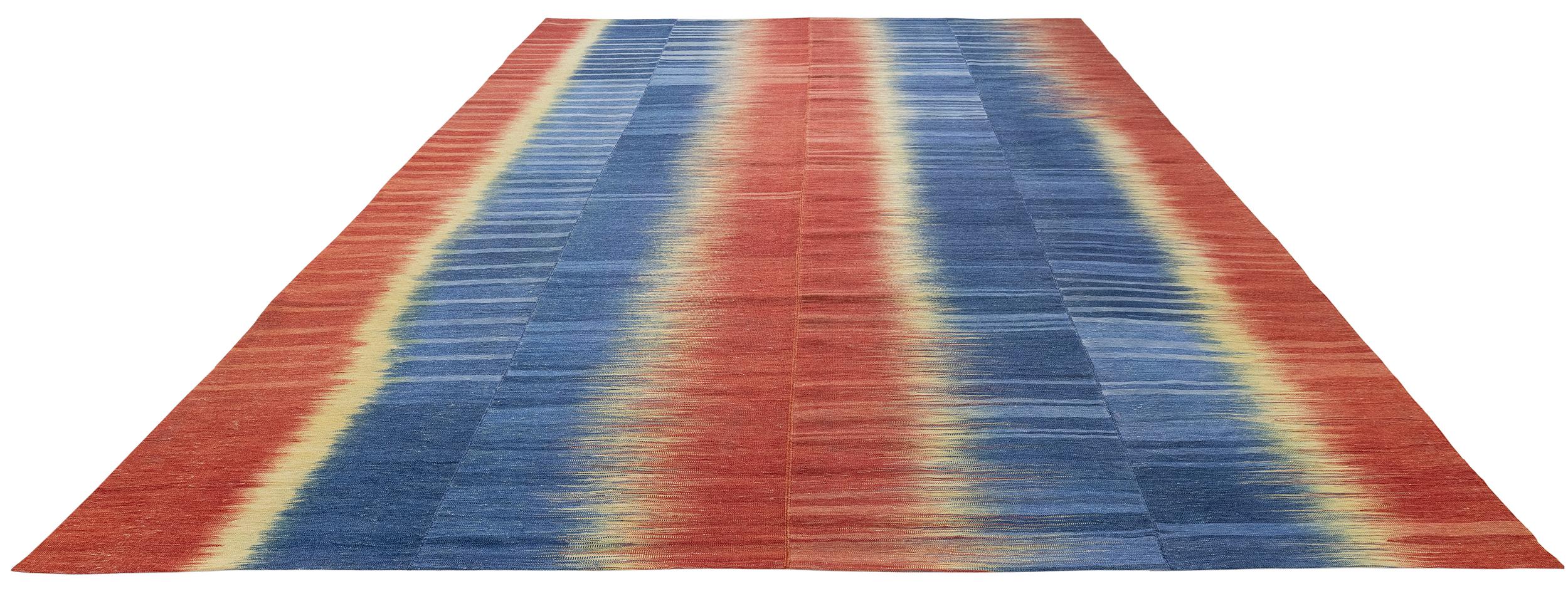 Alfombra Persa Mazandaran de Tejido Plano en Degradado Rojo, Azul Indigo y Dorado en venta 1