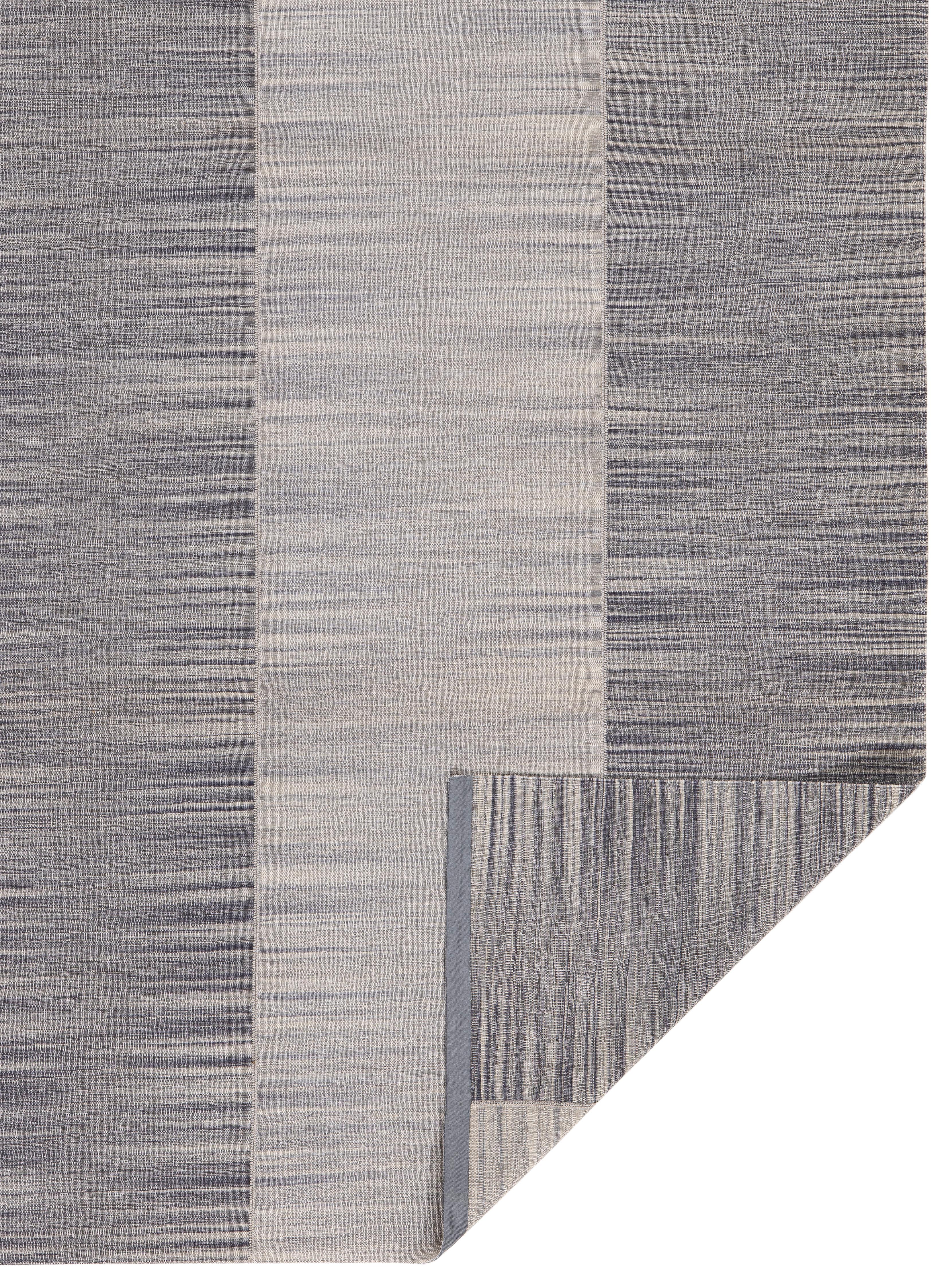 Modern Mazandaran Flatweave — Hand-Spun Wool, Natural Gray Striped Design im Angebot 2