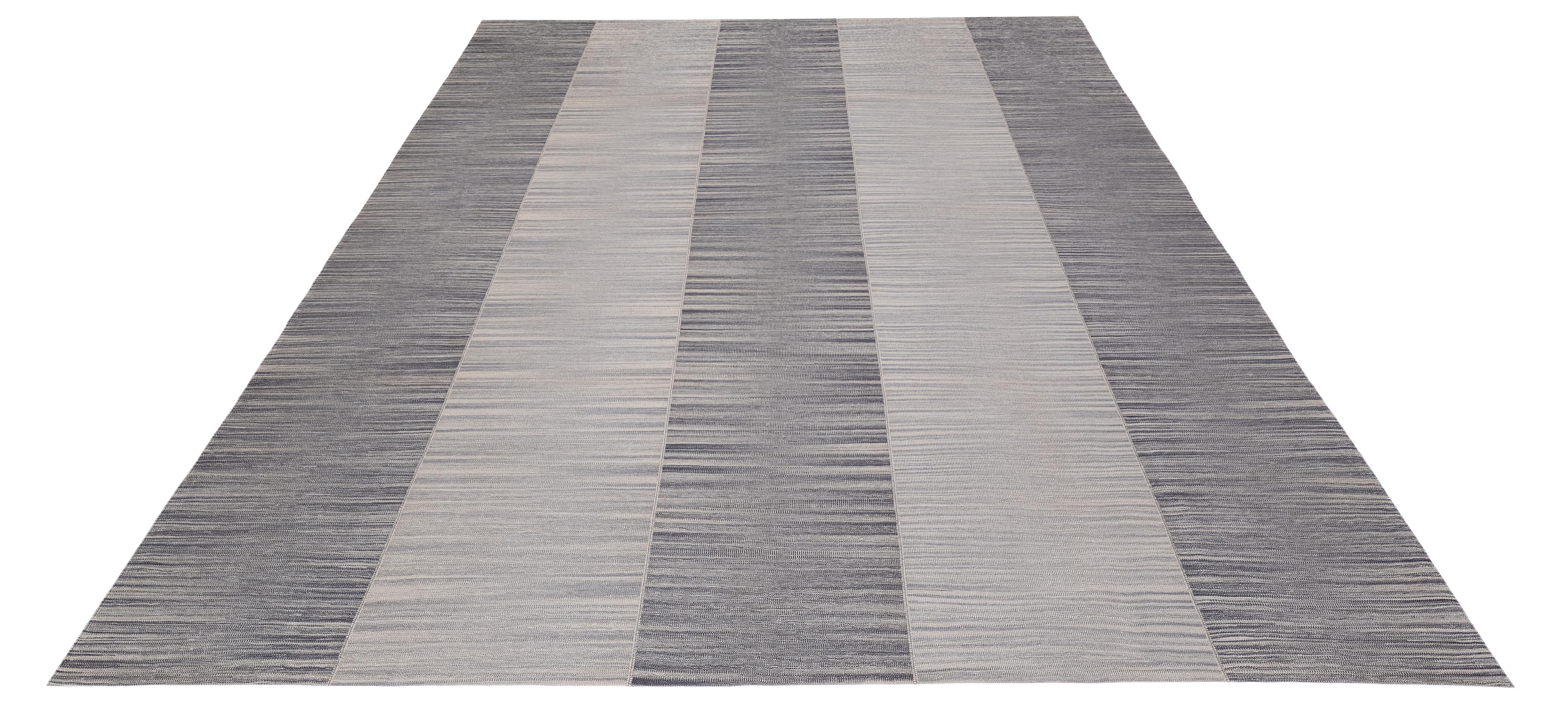 Modern Mazandaran Flatweave — Hand-Spun Wool, Natural Gray Striped Design (21. Jahrhundert und zeitgenössisch) im Angebot