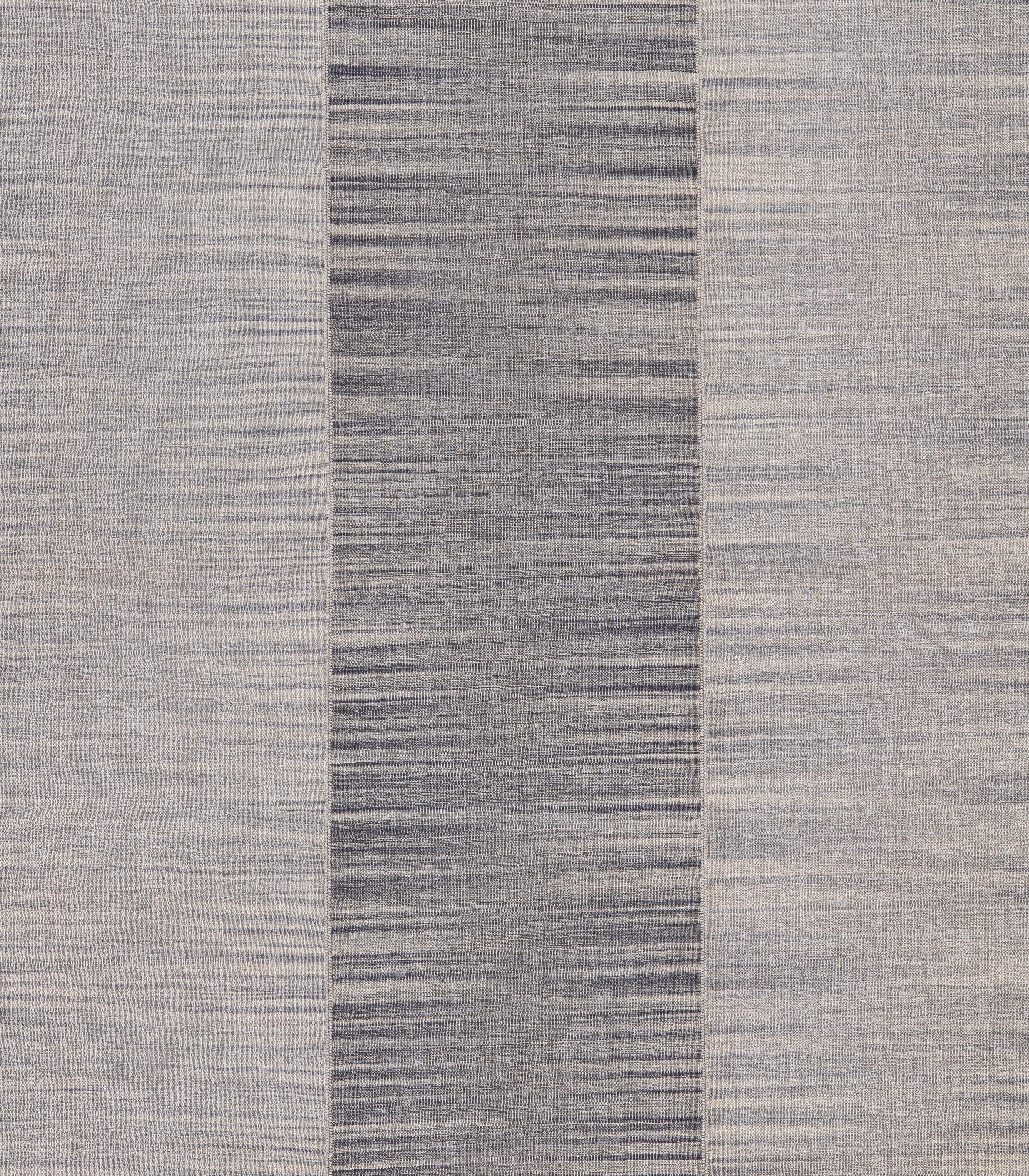 Modern Mazandaran Flatweave — Hand-Spun Wool, Natural Gray Striped Design (Wolle) im Angebot