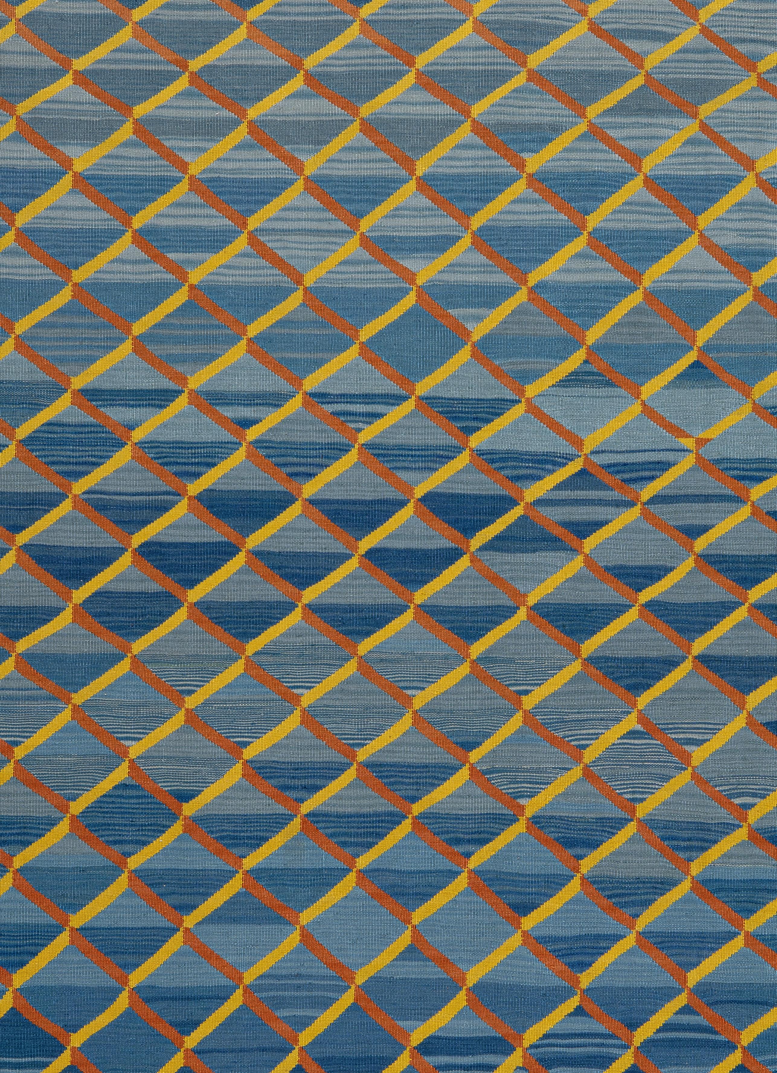 Moderner Mazandaran Flachgewebeteppich - handgesponnene Wolle in Blau- und Goldtönen im Angebot 1