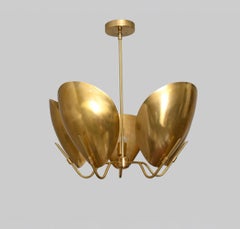 Moderna lámpara de araña de 5 brazos estilo MCM en latón bruto