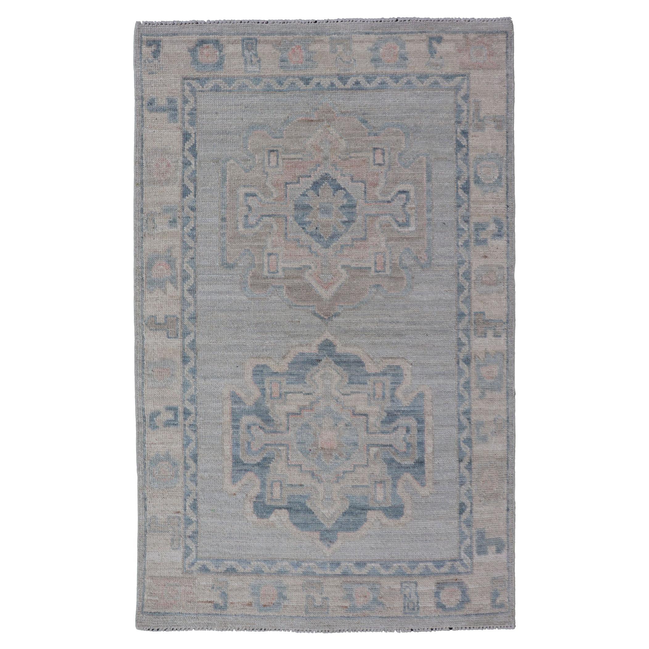 Modern Medallion Oushak with Light Gray Background and Neutral Colors