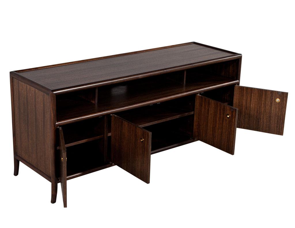 Modernes Medienschrank-Sideboard aus Zebraholz (Moderne der Mitte des Jahrhunderts) im Angebot