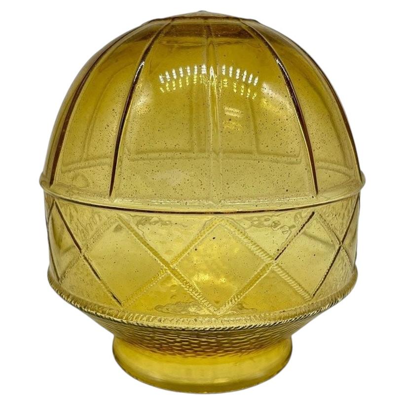 Globe moderne de style méditerranéen en verre ambré jaune avec garniture de 3 1/4
