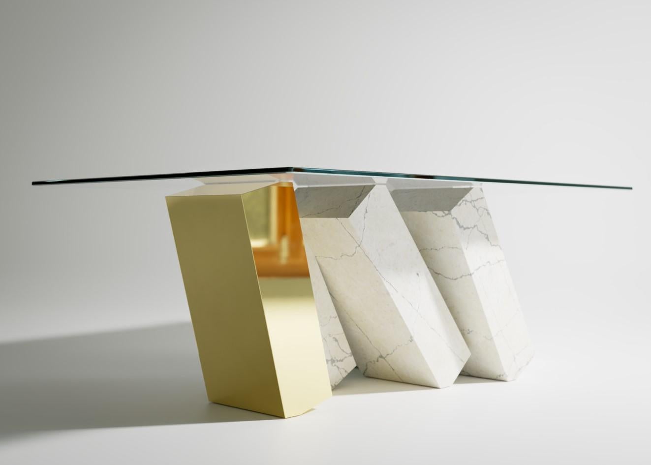 Der Megalith Couchtisch ist ein auffälliger Neuzugang zur Megalith-Kollektion; ein schillerndes, modernes Möbelstück von Christopher Duffy und eine luxuriöse Ergänzung des Wohnbereichs.

Eine gläserne Tischplatte balanciert über einer Reihe von