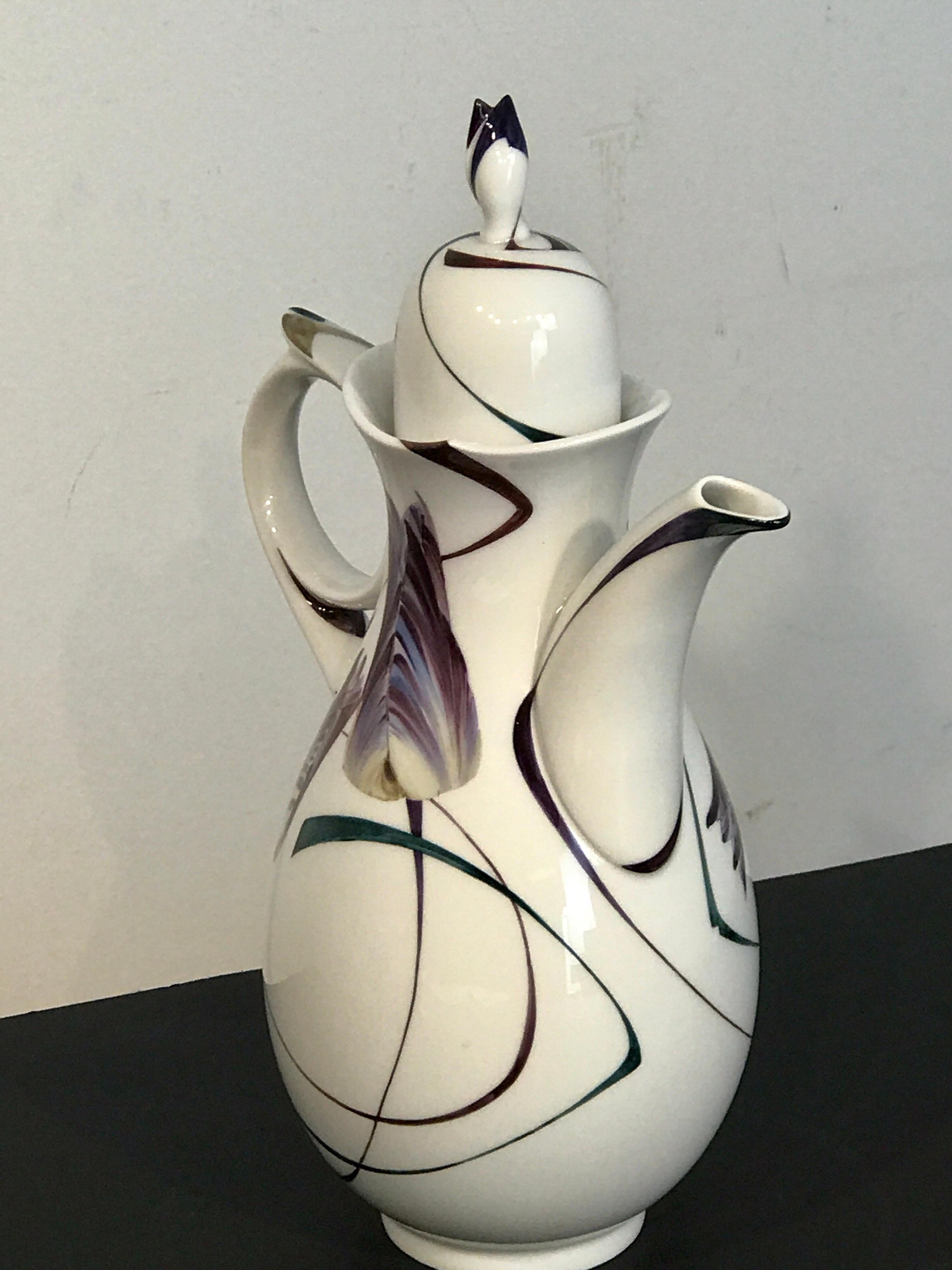 Modern Meissen French Tulip motif coffee pot, a 21st century work, in the Art Nouveau taste, robustly modeled and painted.