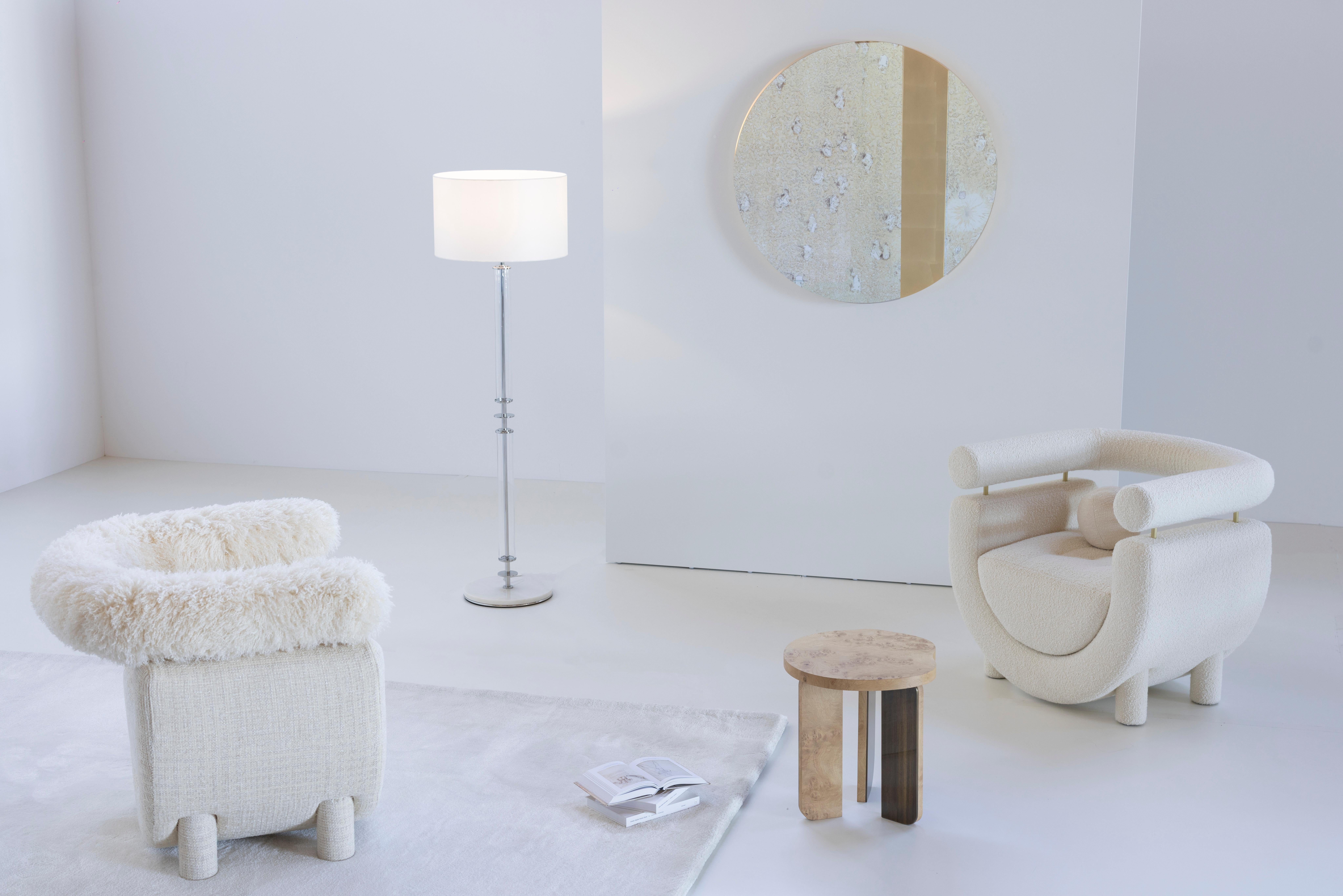 Poltrona Mel, collezione contemporanea, realizzata a mano in Portogallo - Europa da Greenapple.

La poltrona Mel, che prende il nome dal dono più puro e dolce della natura, porta con sé l'essenza confortante del miele e offre innegabili benefici