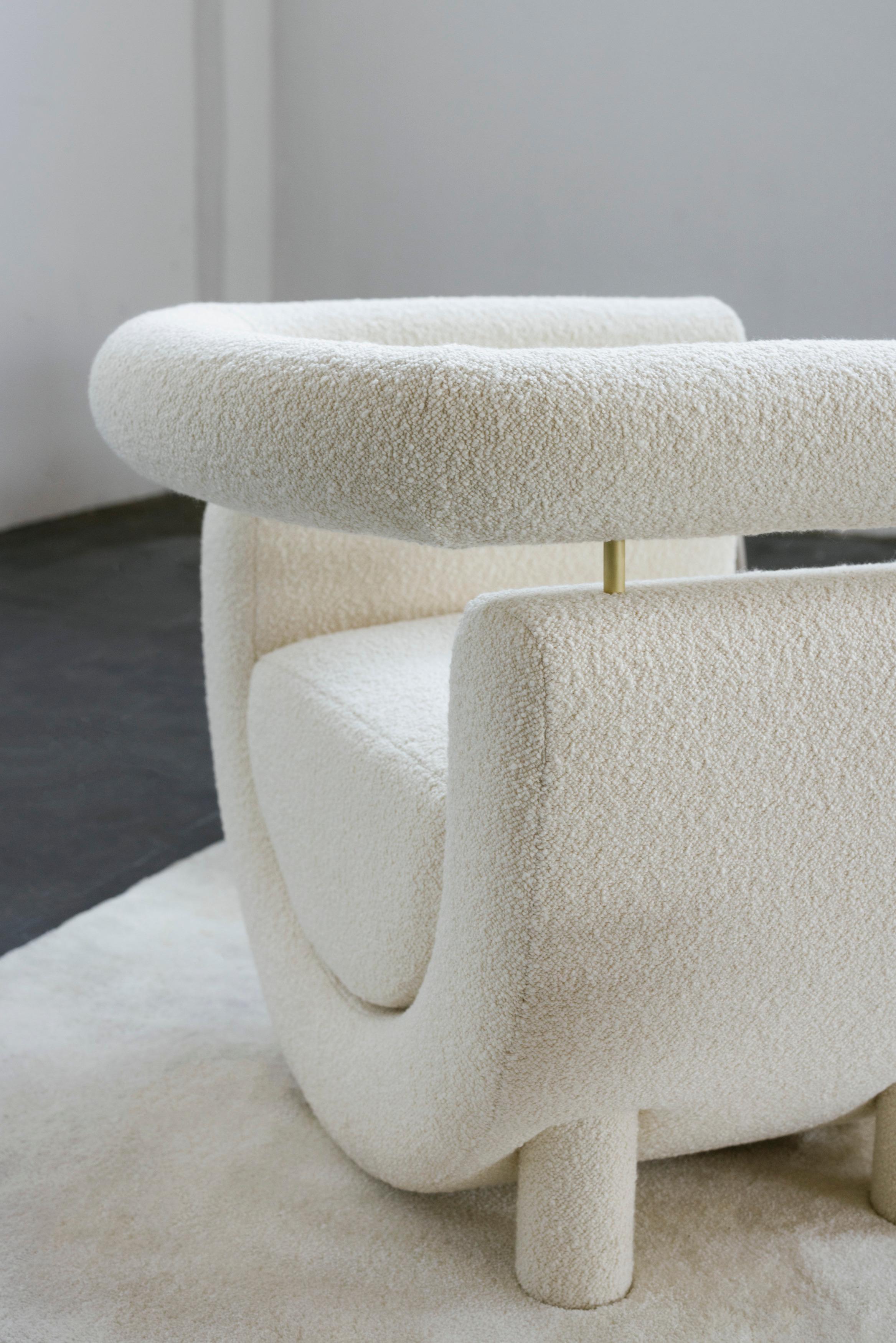 Fauteuil moderne Mel, Bouclé DEDAR blanc, fait à la main au Portugal par Greenapple en vente 3