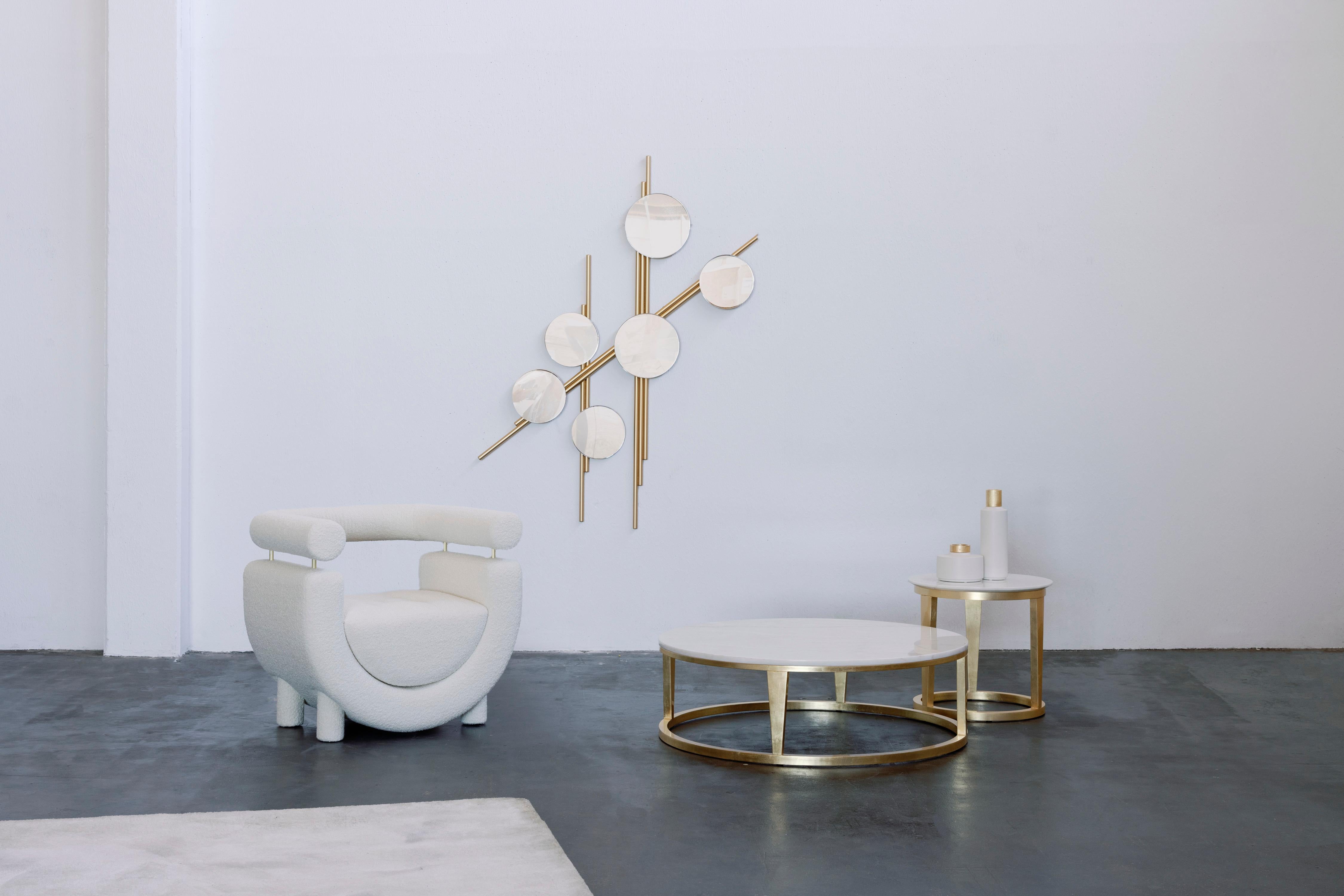 Brossé Fauteuil moderne Mel, Bouclé DEDAR blanc, fait à la main au Portugal par Greenapple en vente