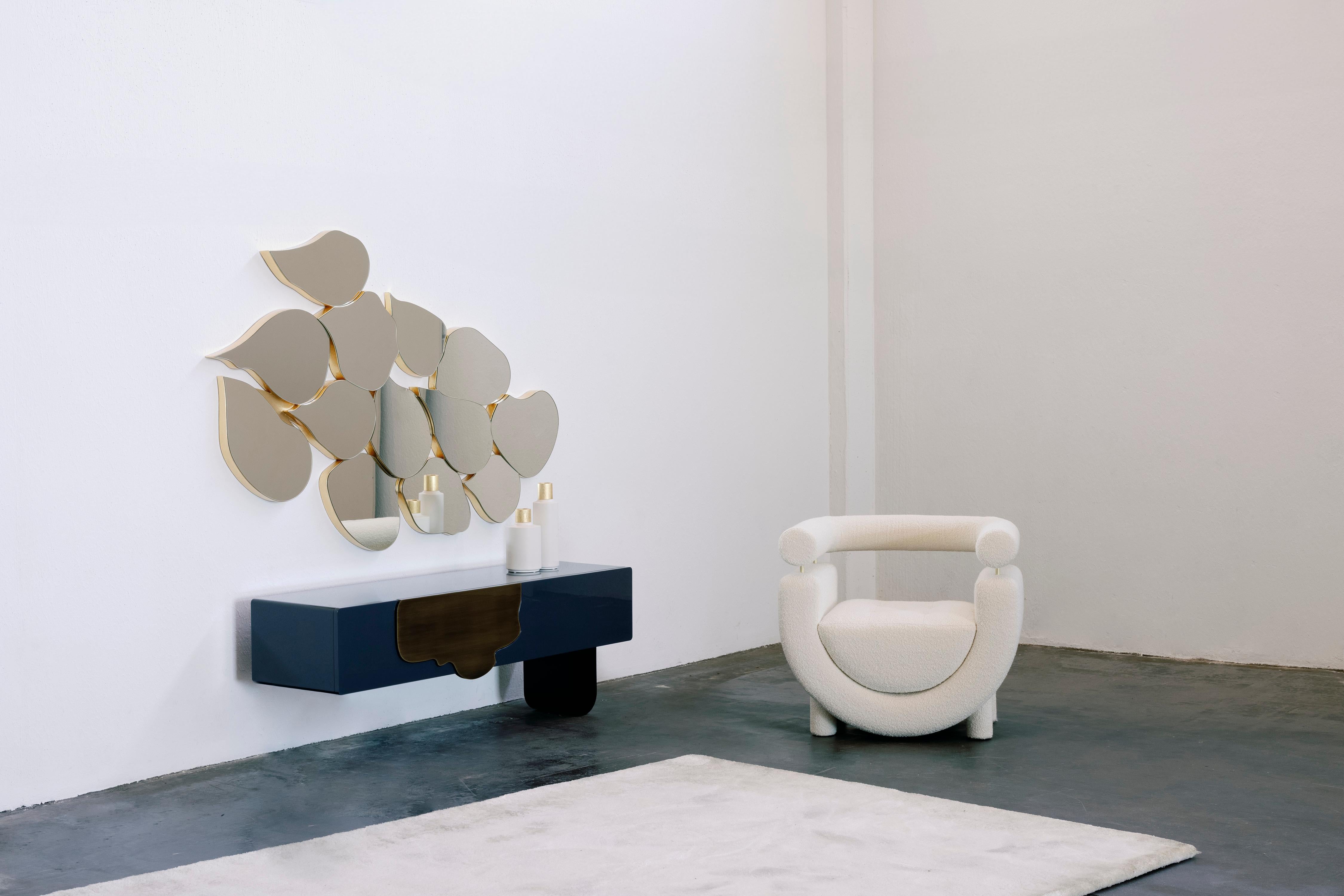 Fauteuil moderne Mel, Bouclé DEDAR blanc, fait à la main au Portugal par Greenapple en vente 1