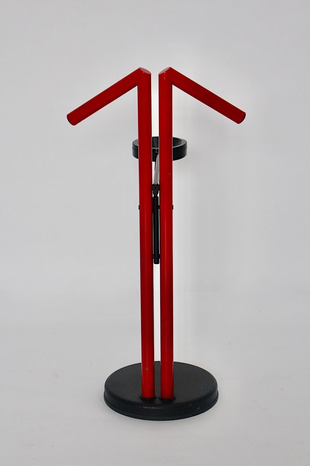 Modern Memphis Style Vintage Red Black Metal Valet, 1980s, Italy For Sale 5