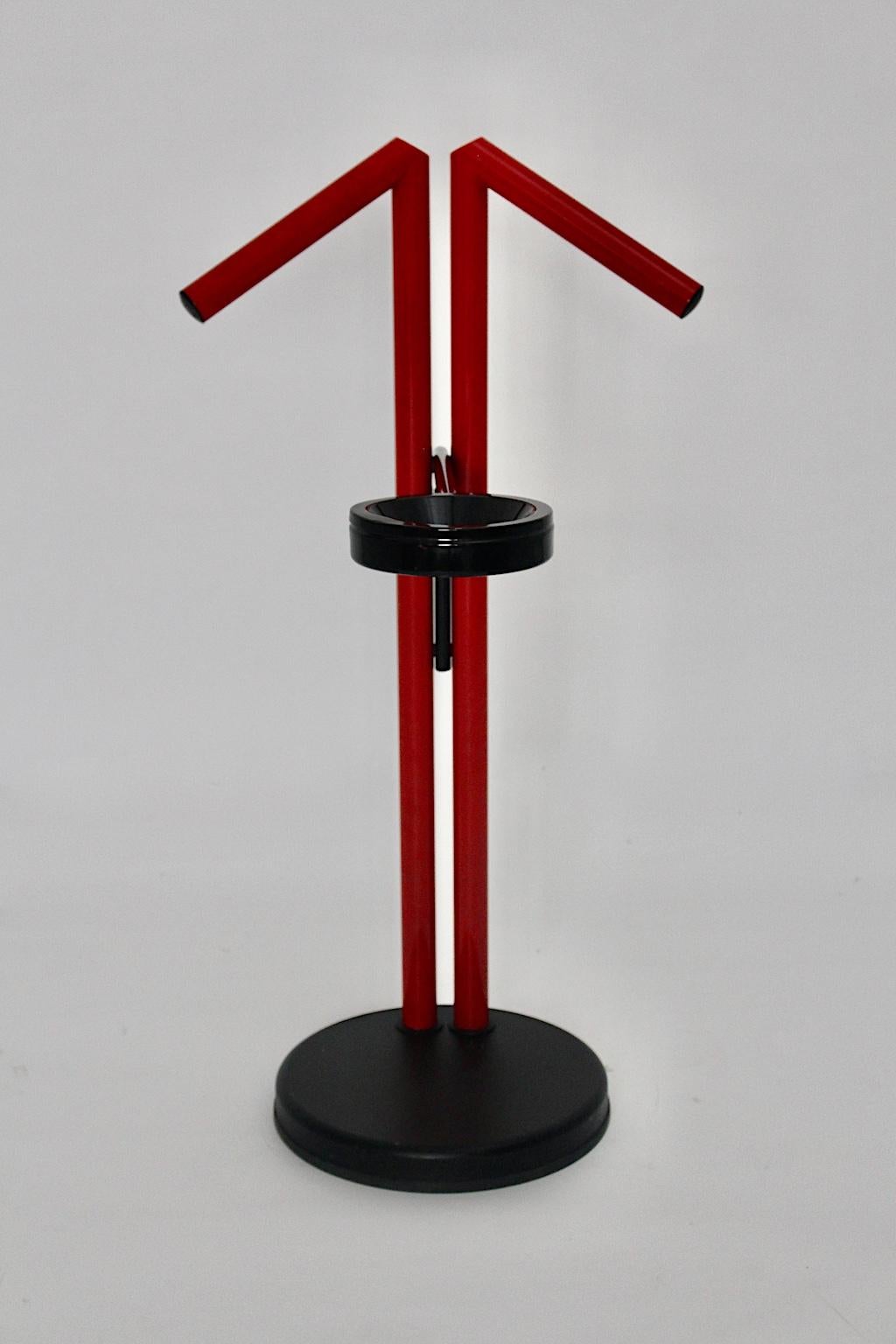 Modern Memphis Style Vintage Red Black Metal Valet, 1980s, Italy For Sale 3