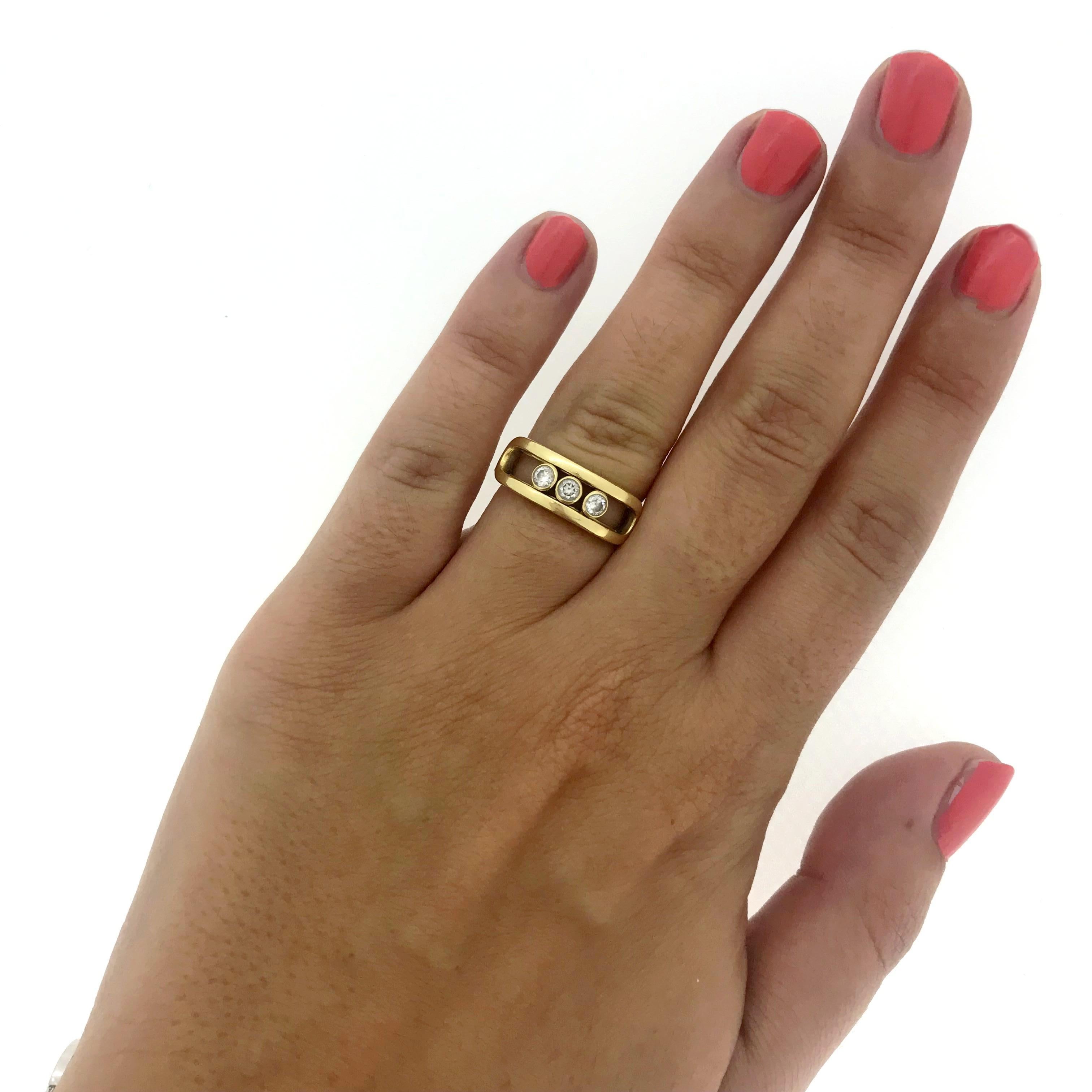 Modern Messika Move Classique Yellow Gold Diamond Band Ring In Good Condition In London, GB