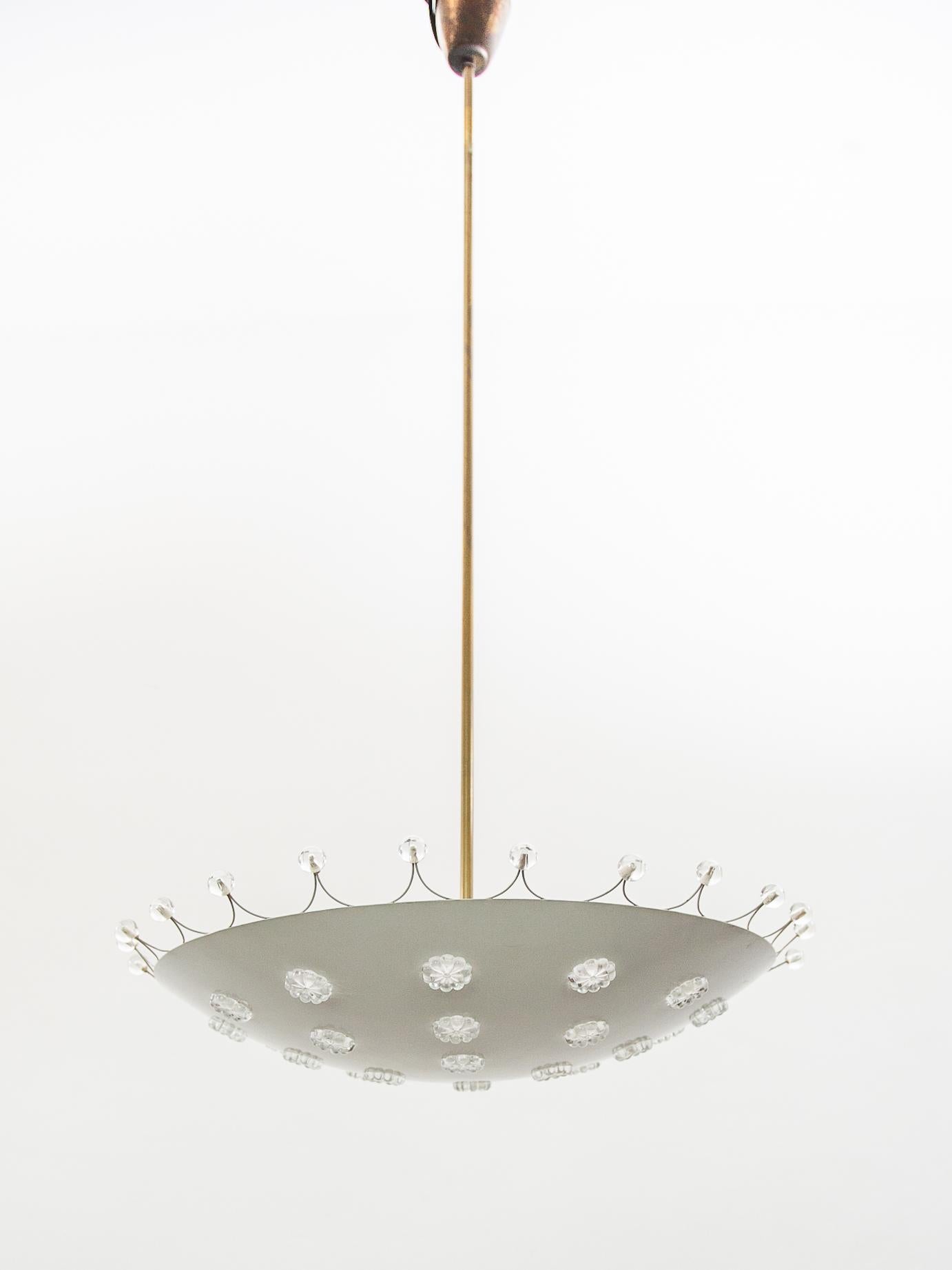 Lampadario moderno in metallo e vetro 