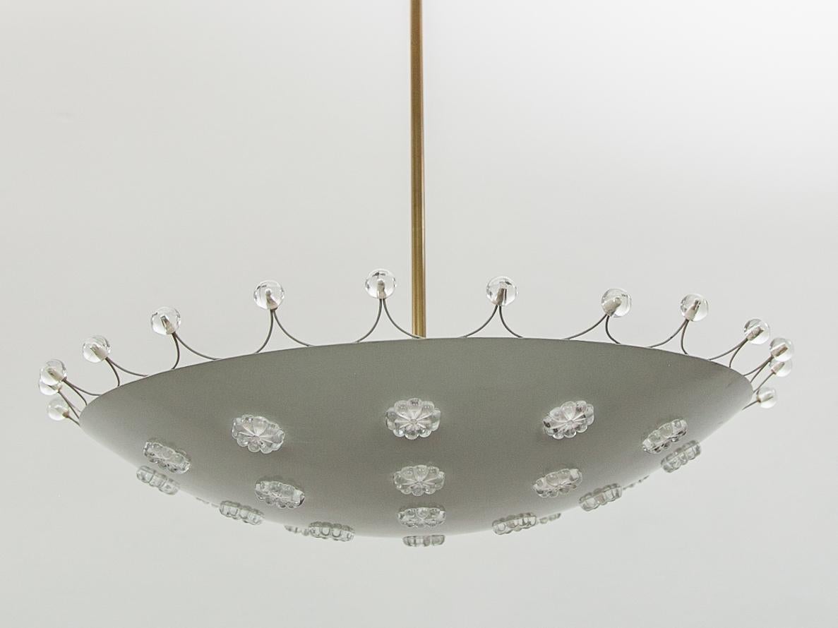 Lampadario moderno in metallo e vetro 