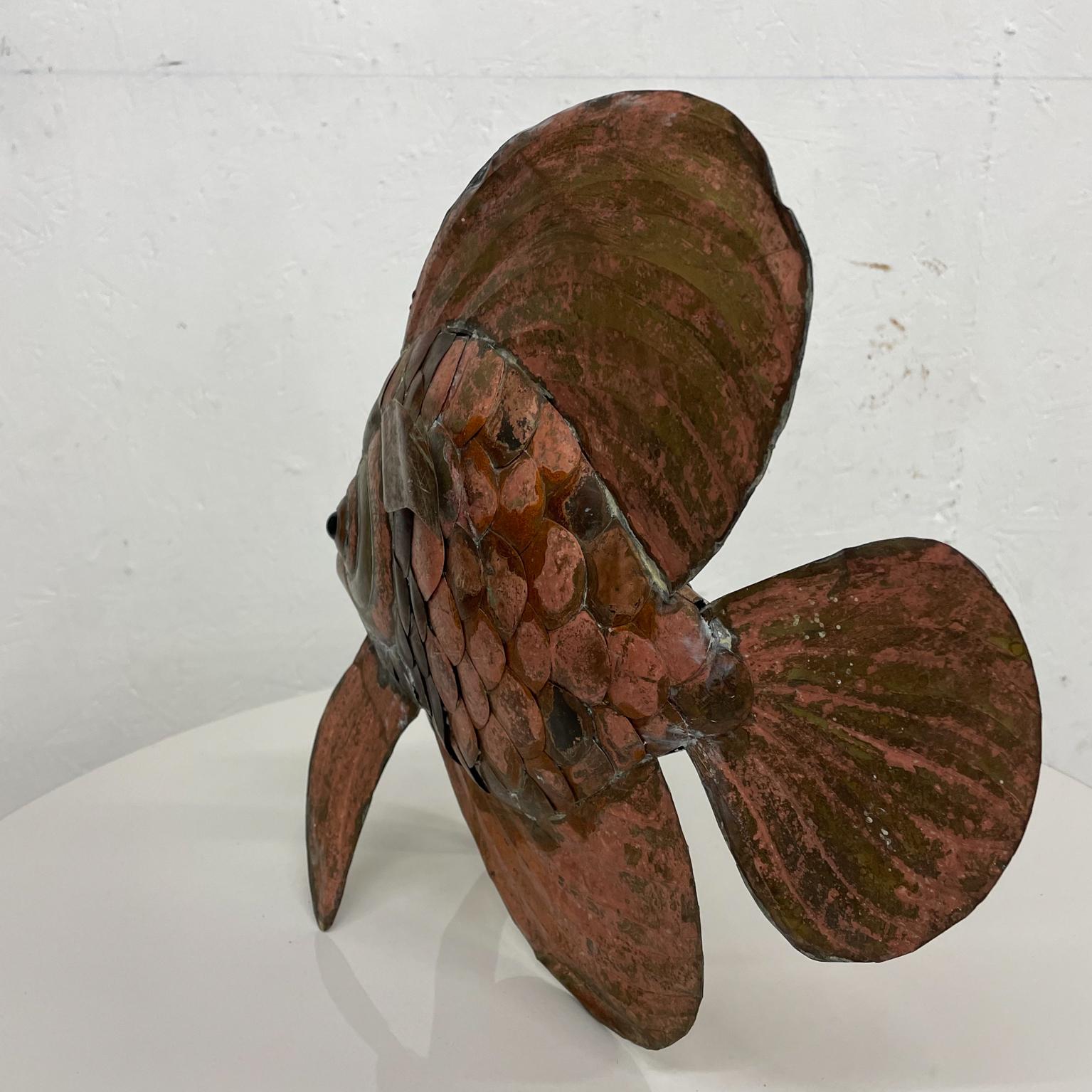 Jolie sculpture de table en métal moderne en forme de poisson en cuivre dans le style de Los Castillo 6