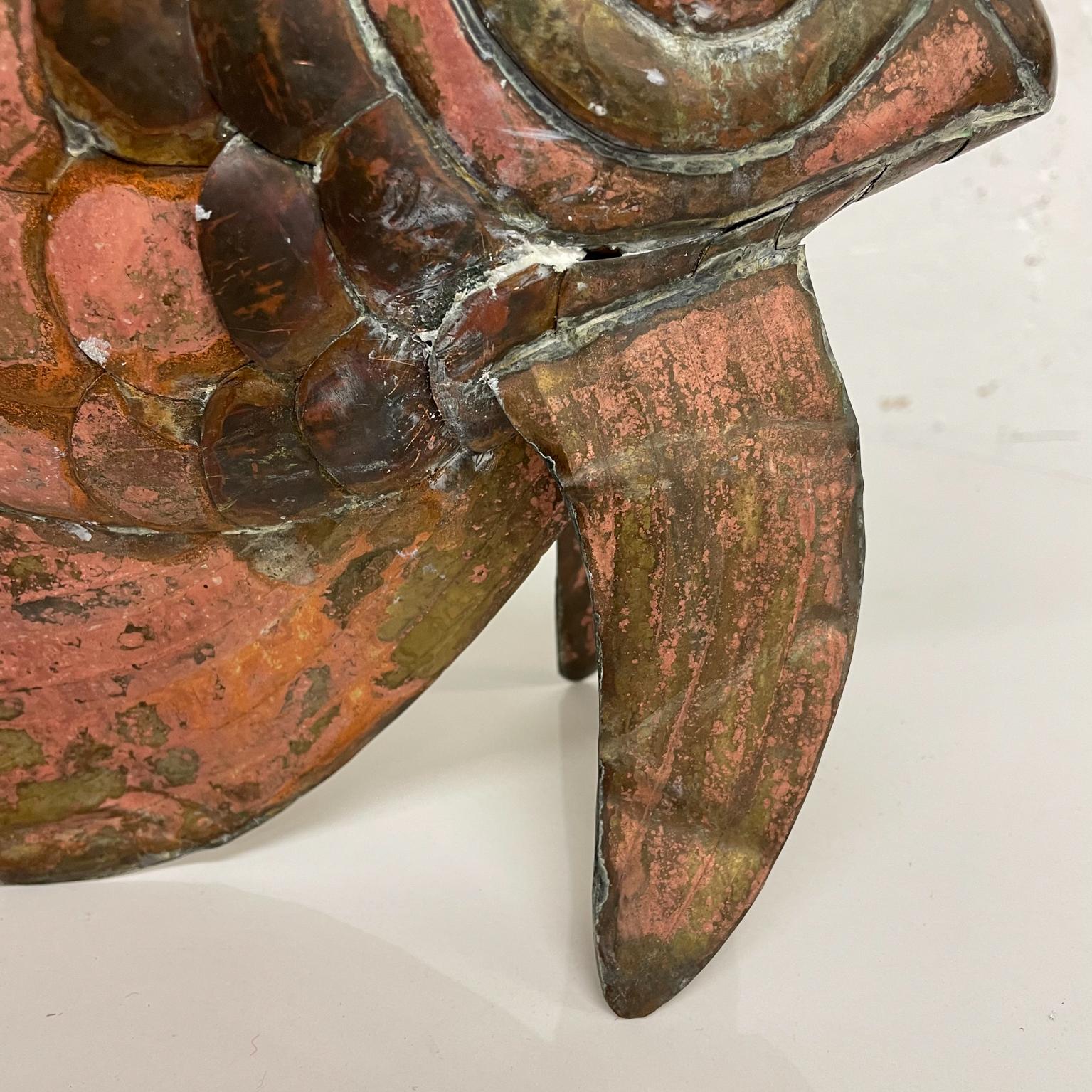 Fin du 20e siècle Jolie sculpture de table en métal moderne en forme de poisson en cuivre dans le style de Los Castillo