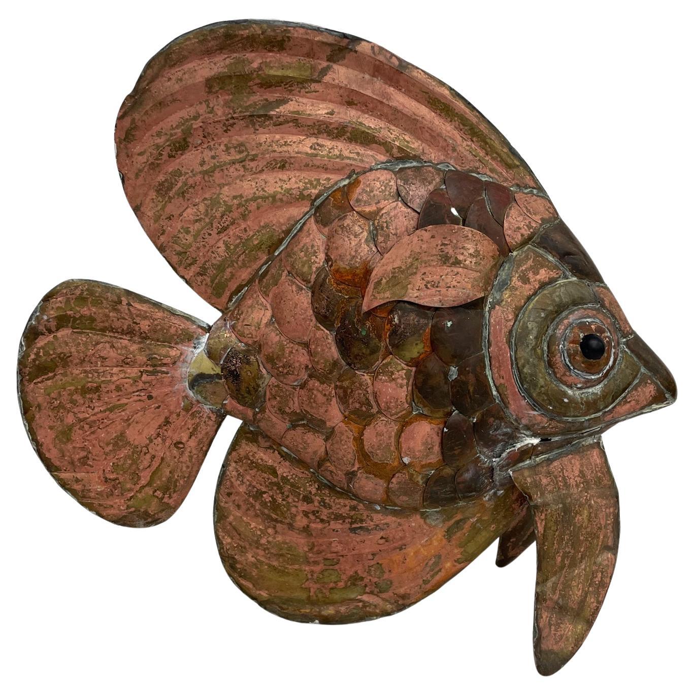 Jolie sculpture de table en métal moderne en forme de poisson en cuivre dans le style de Los Castillo