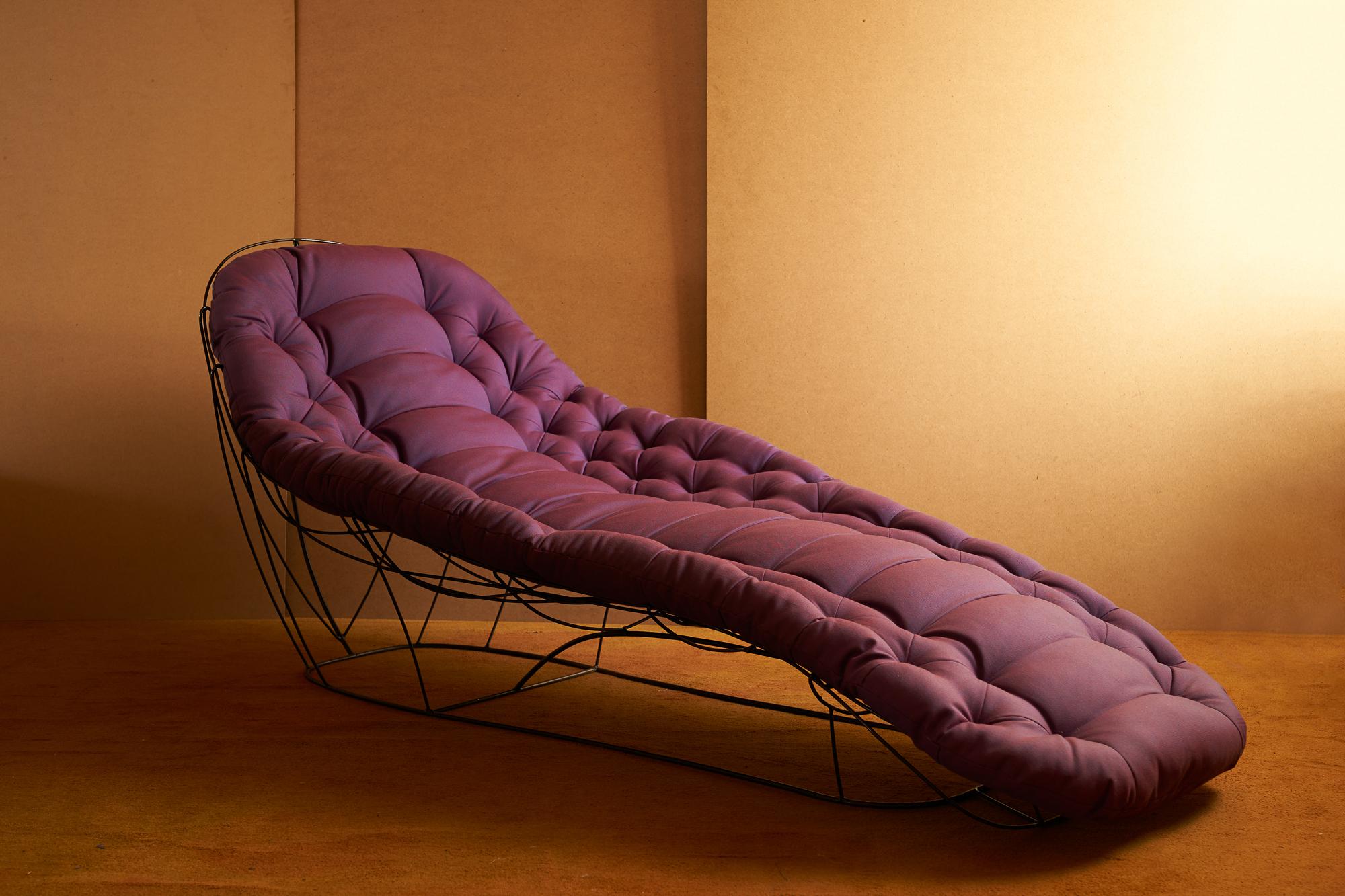 Modern Metal Serpent Lounger Daybed by Kunaal Kyhaan In New Condition For Sale In Pune, IN
