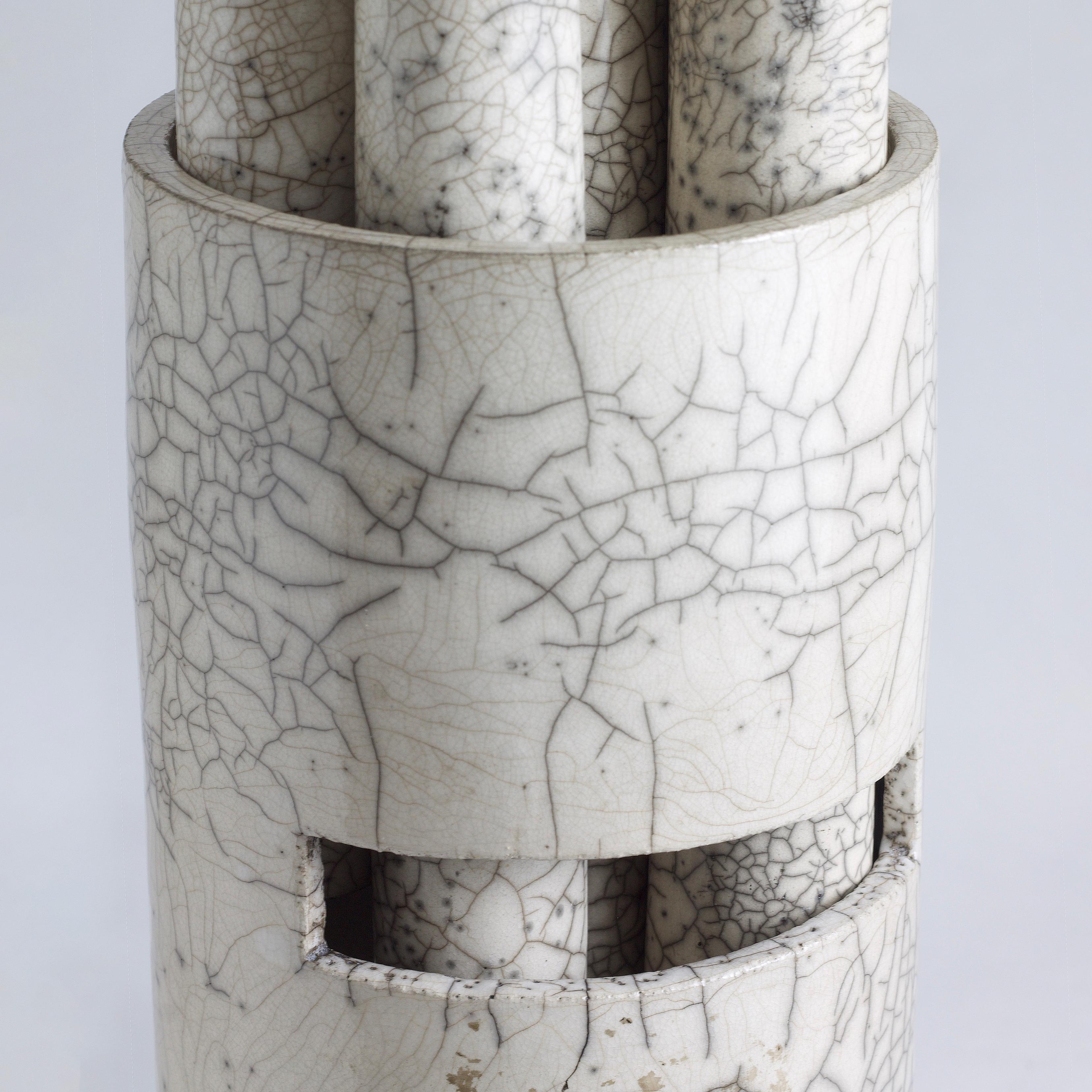 Porte-bougies moderne Metropolis L Sculpture en céramique Raku Crakle blanc en vente 9