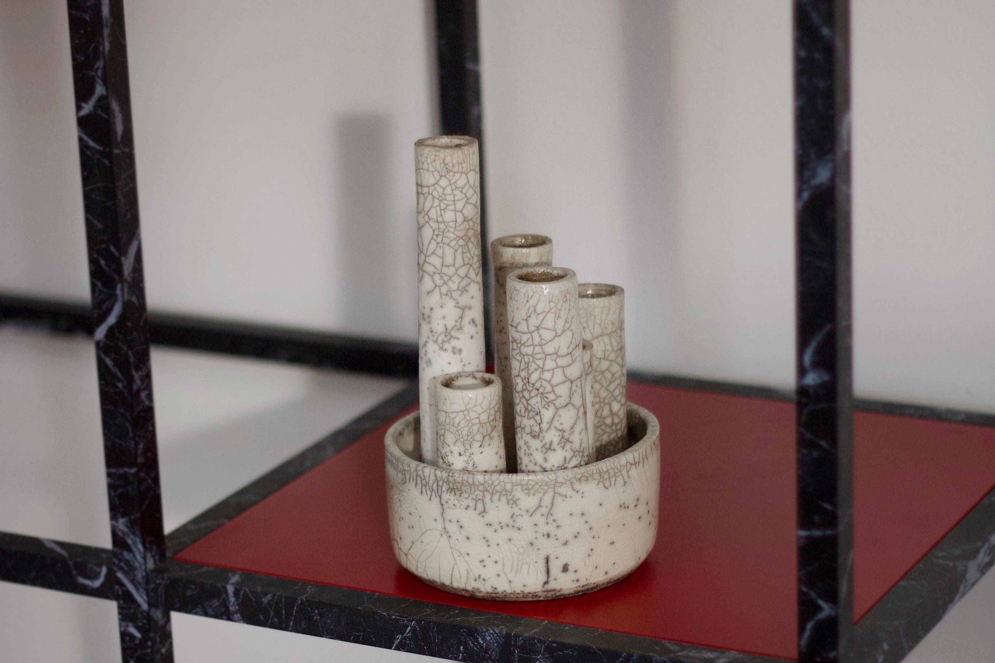 Porte-bougies moderne Metropolis M Sculpture en céramique Raku Crakle blanc en vente 2