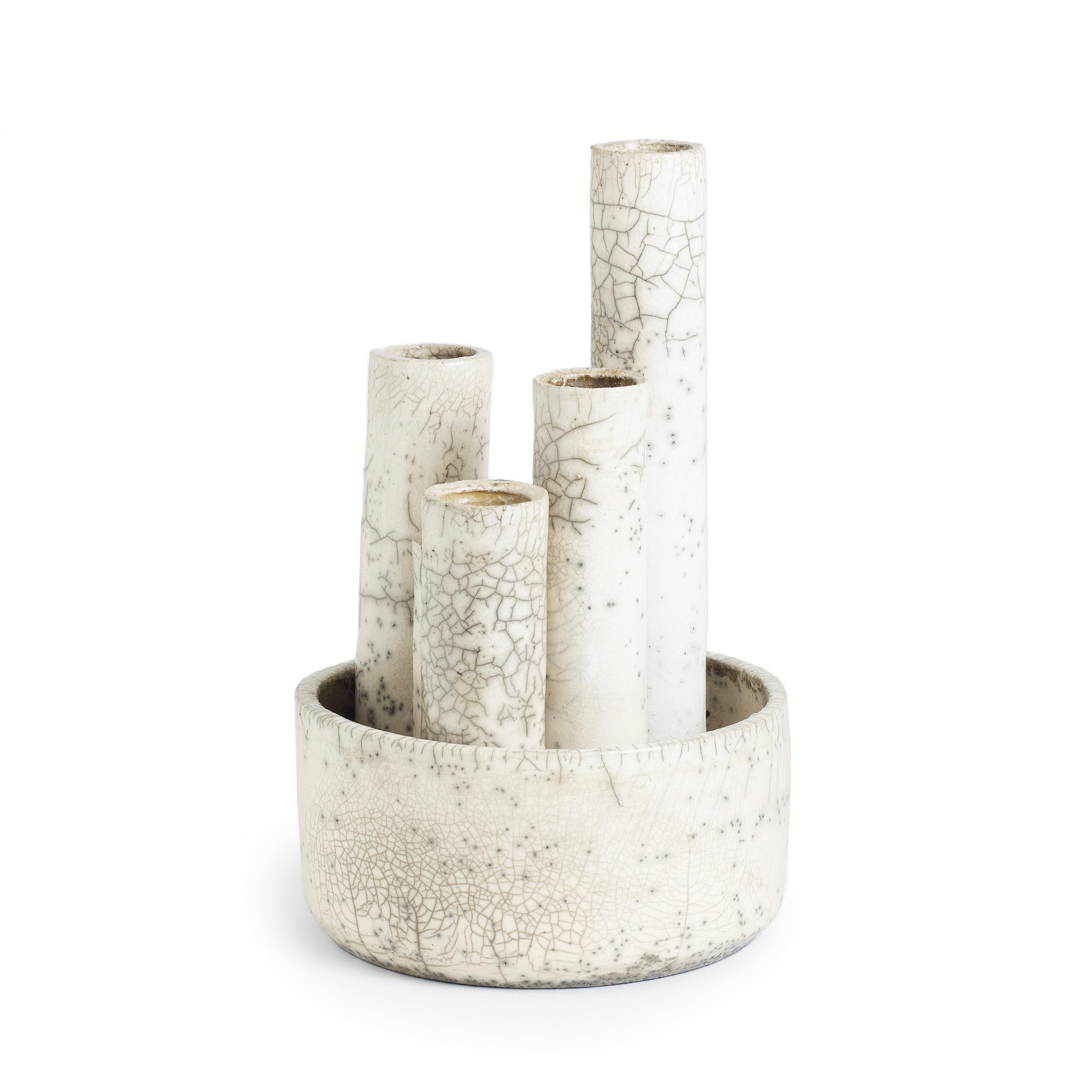 Fait main Porte-bougies moderne Metropolis M Sculpture en céramique Raku Crakle blanc en vente