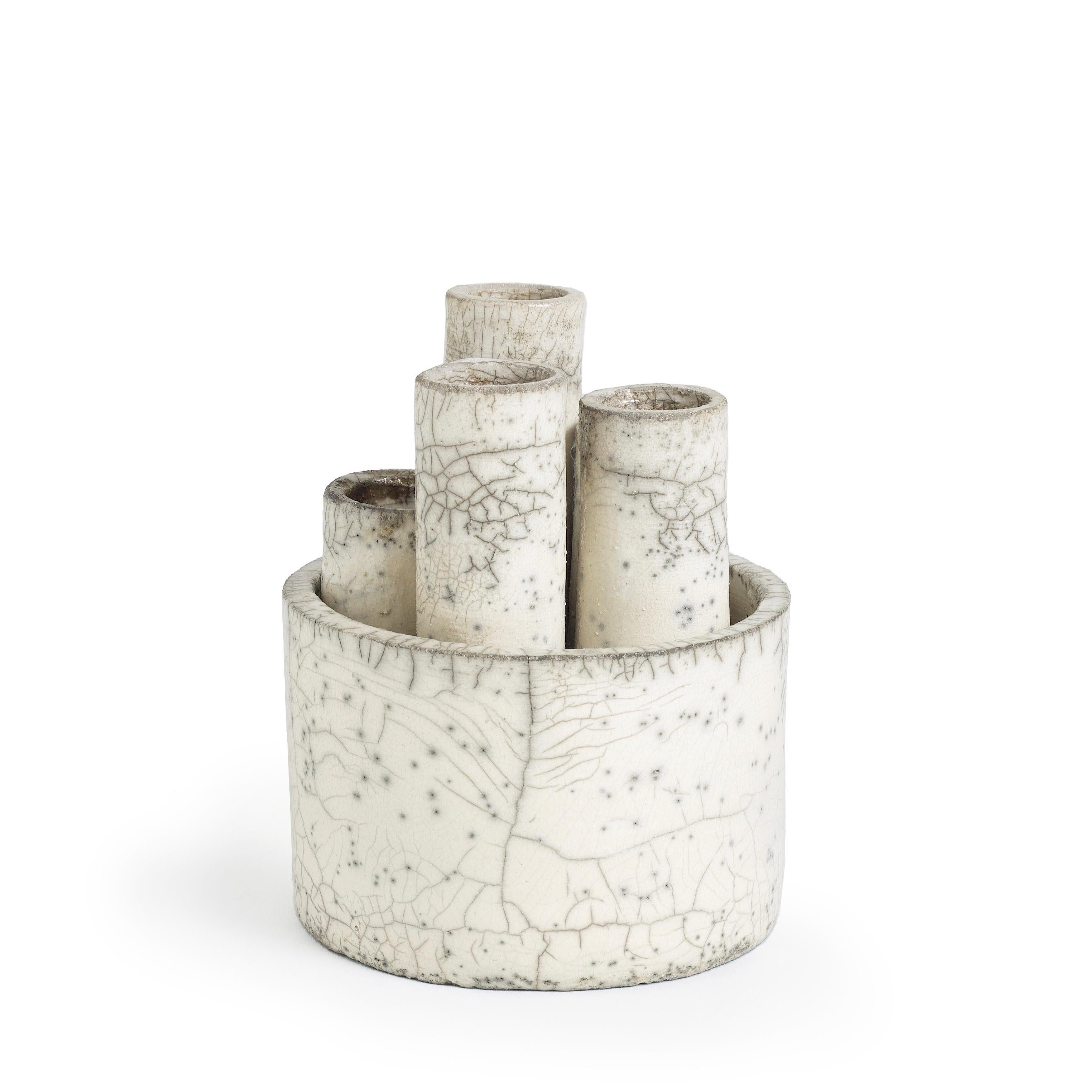 Moderne Metropolis S Kerzenhalter-Skulptur Raku Keramik Weißer Krakel (Handgefertigt) im Angebot