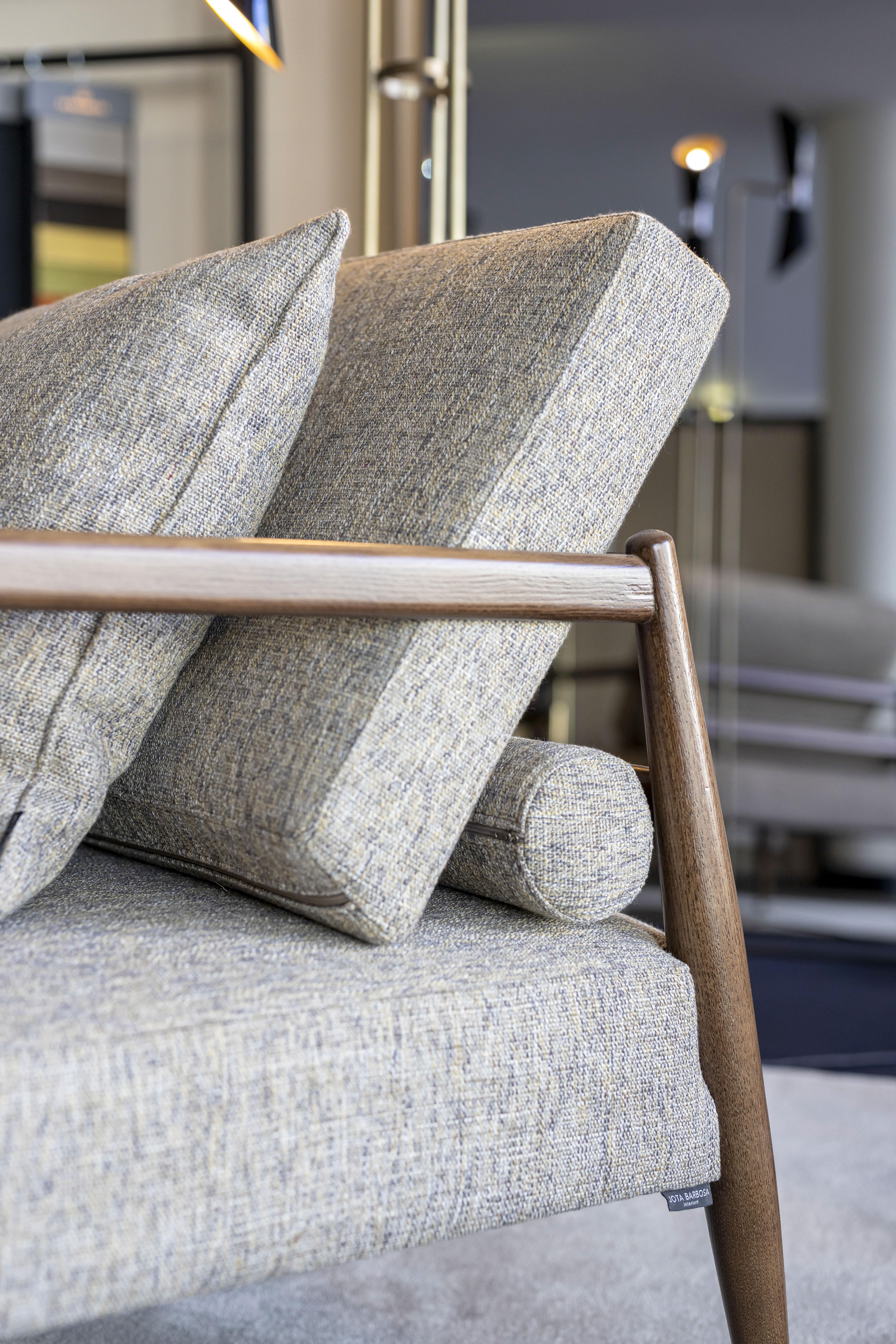 Moderner Miami-Sessel aus Nussbaumholz und Textil, handgefertigt von Stylish Club im Angebot 4