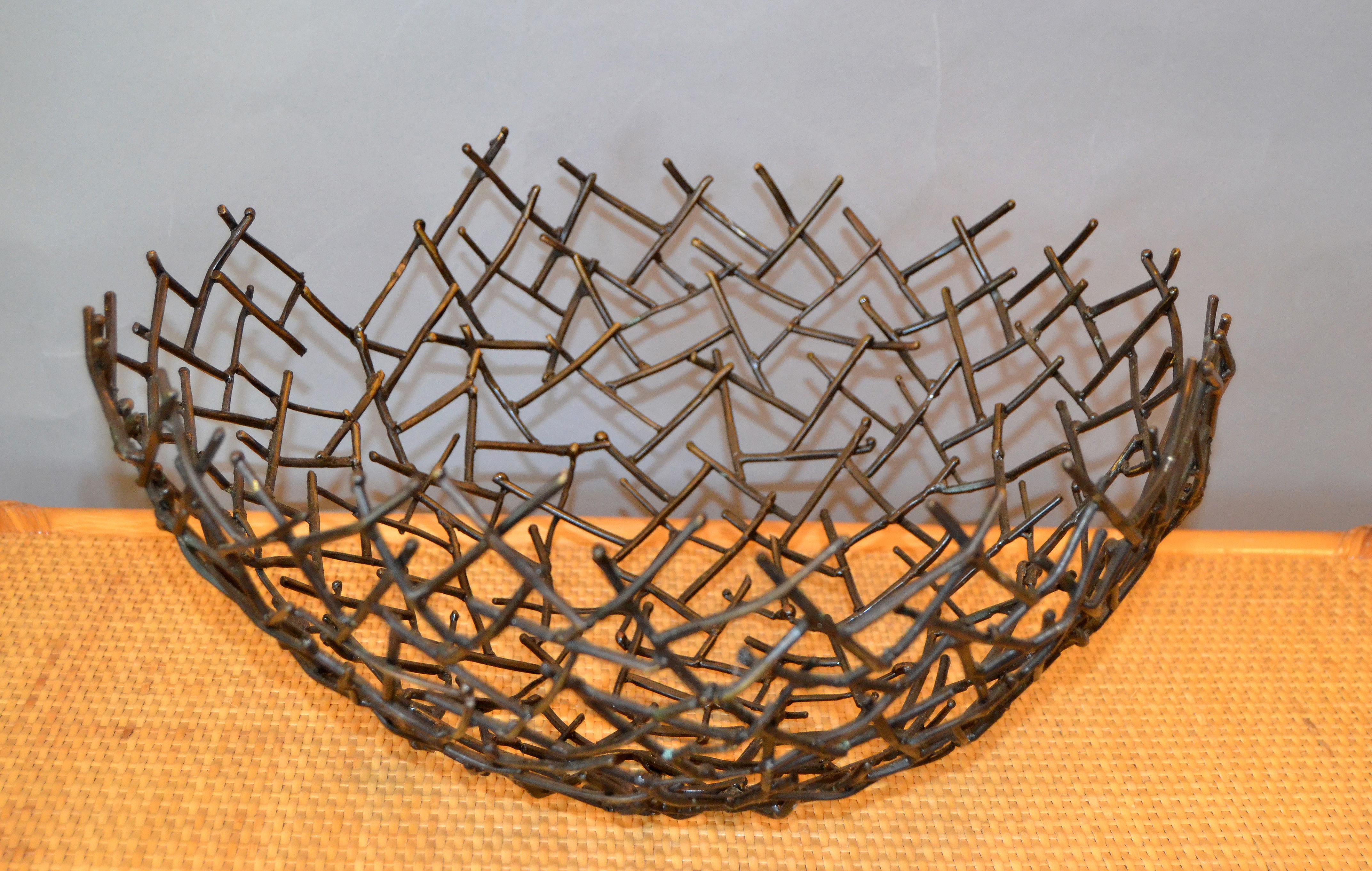 Modern Michael Aram Thatch bowl in bronze nest twig.
Makers mark underneath, Aram.
Great as a centerpiece.