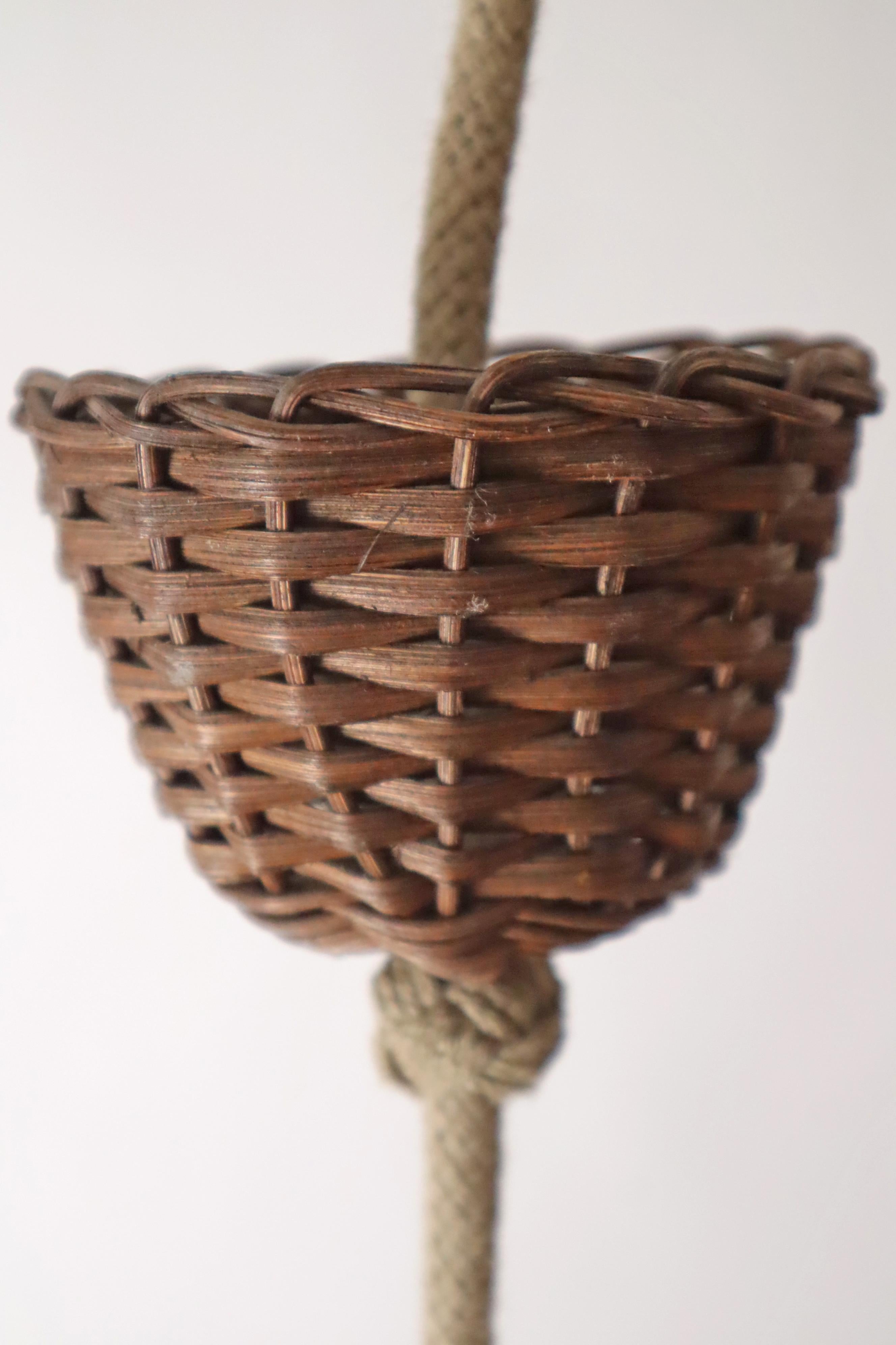 Lámpara moderna de mediados de siglo de madera tejida y sauce en forma de tulipán en venta 4