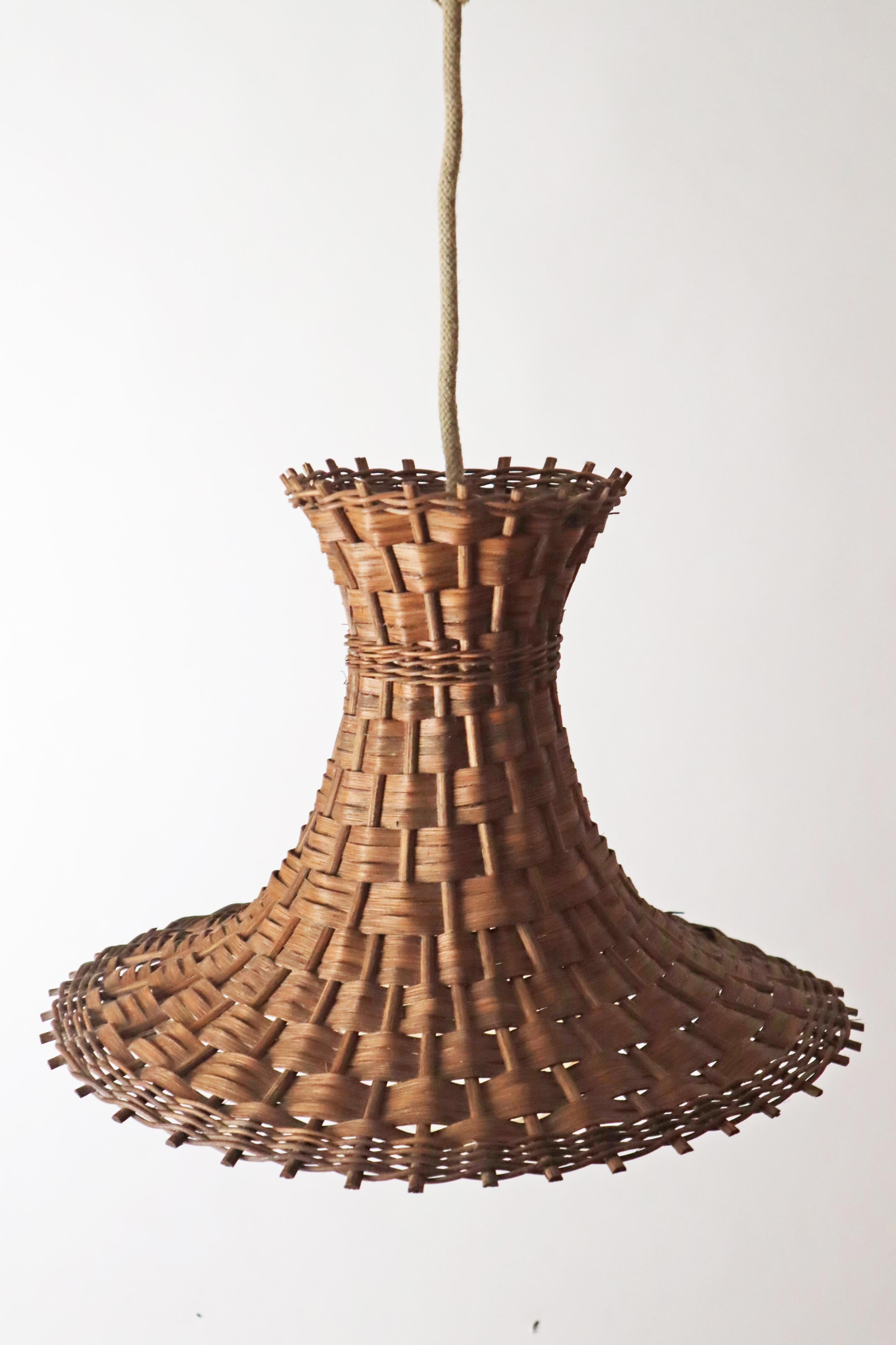 Lámpara moderna de mediados de siglo de madera tejida y sauce en forma de tulipán en Bueno estado para la venta en Hannover, DE